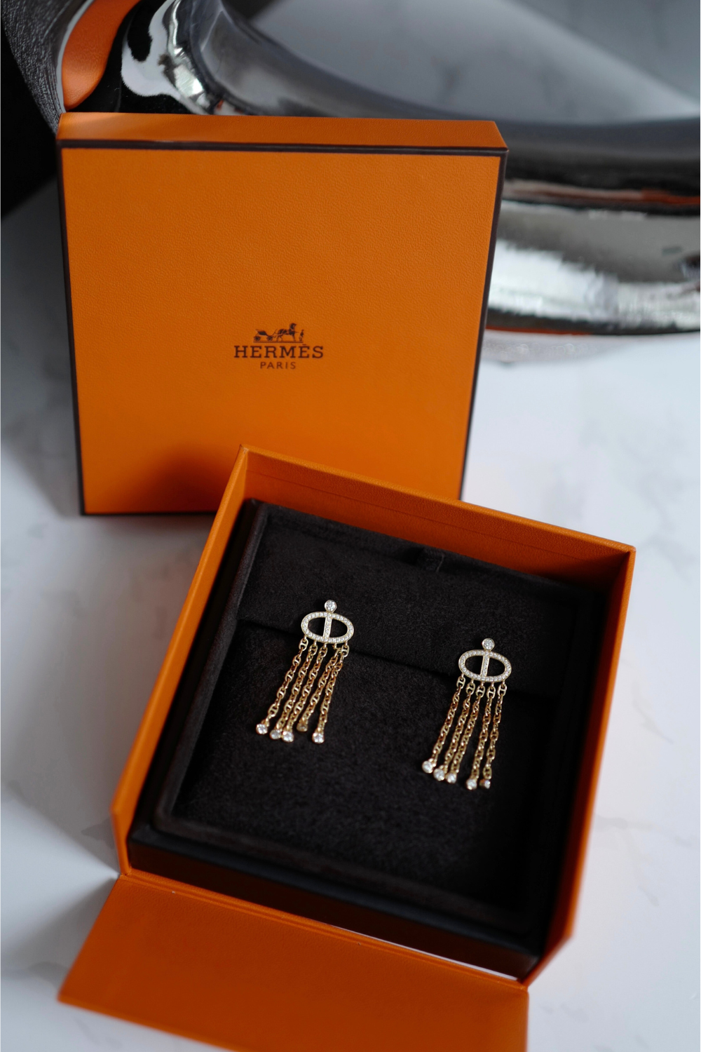BNIB Hermes Calypso dangling earrings dia yg 18K Sans