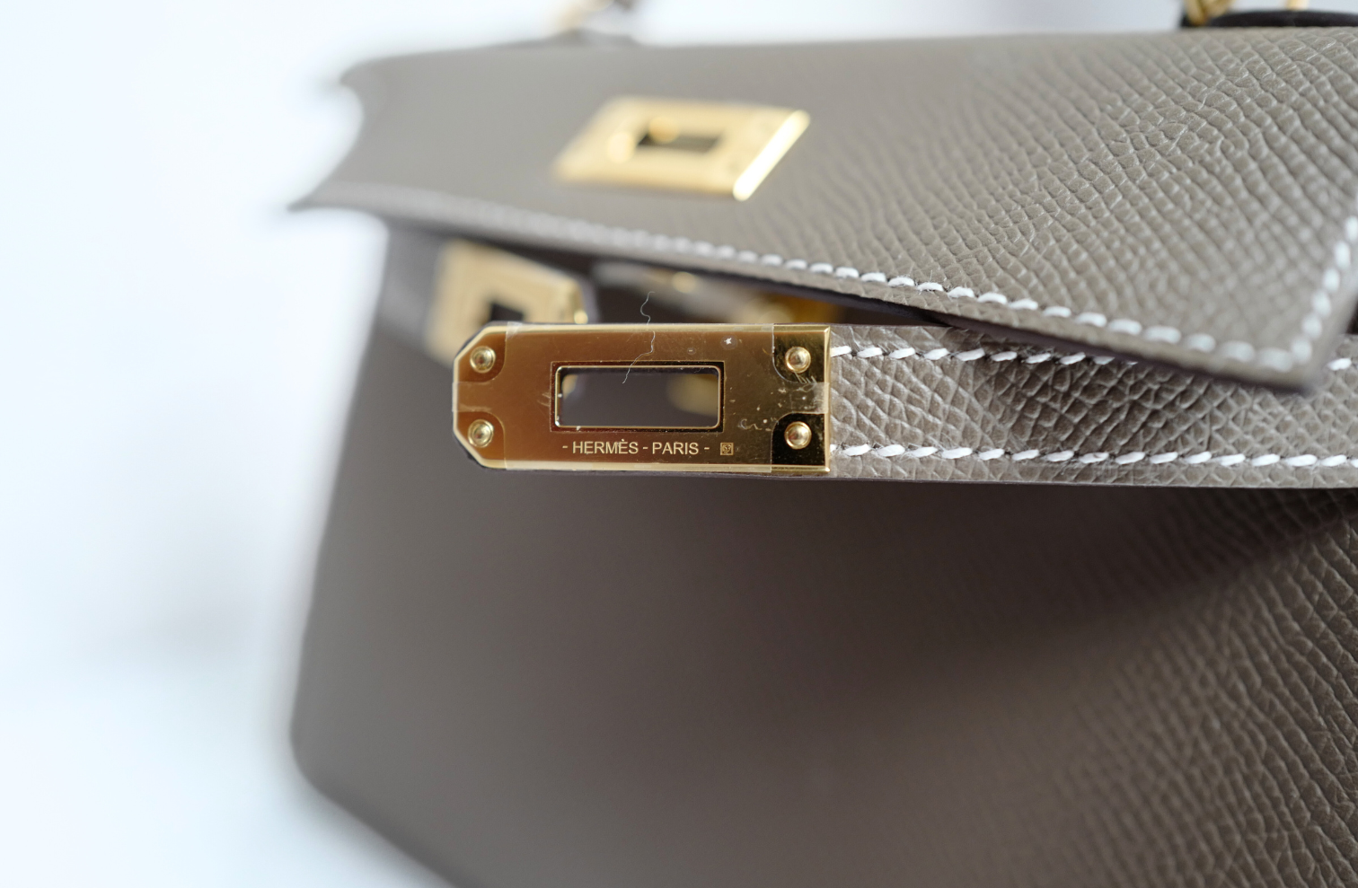 New Hermès Mini Kelly Etoupe Epsom Leather with Gold Hardware