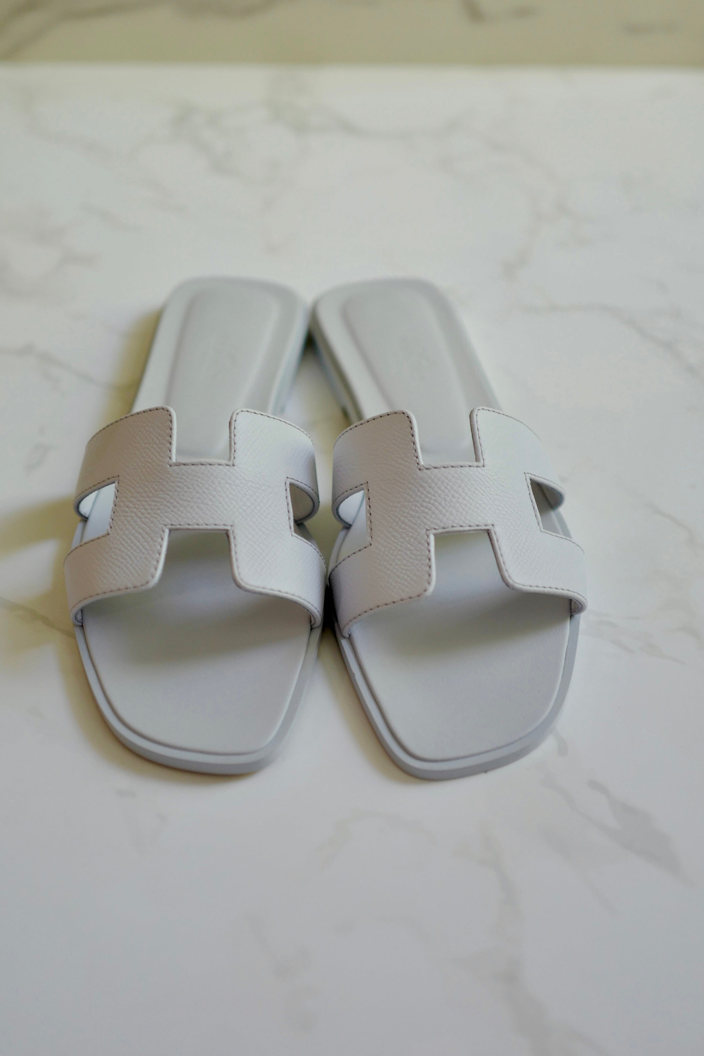 Brand New Hermès Oran Sandal in Ice Blue Bleu Brume Epsom Leather Size 38