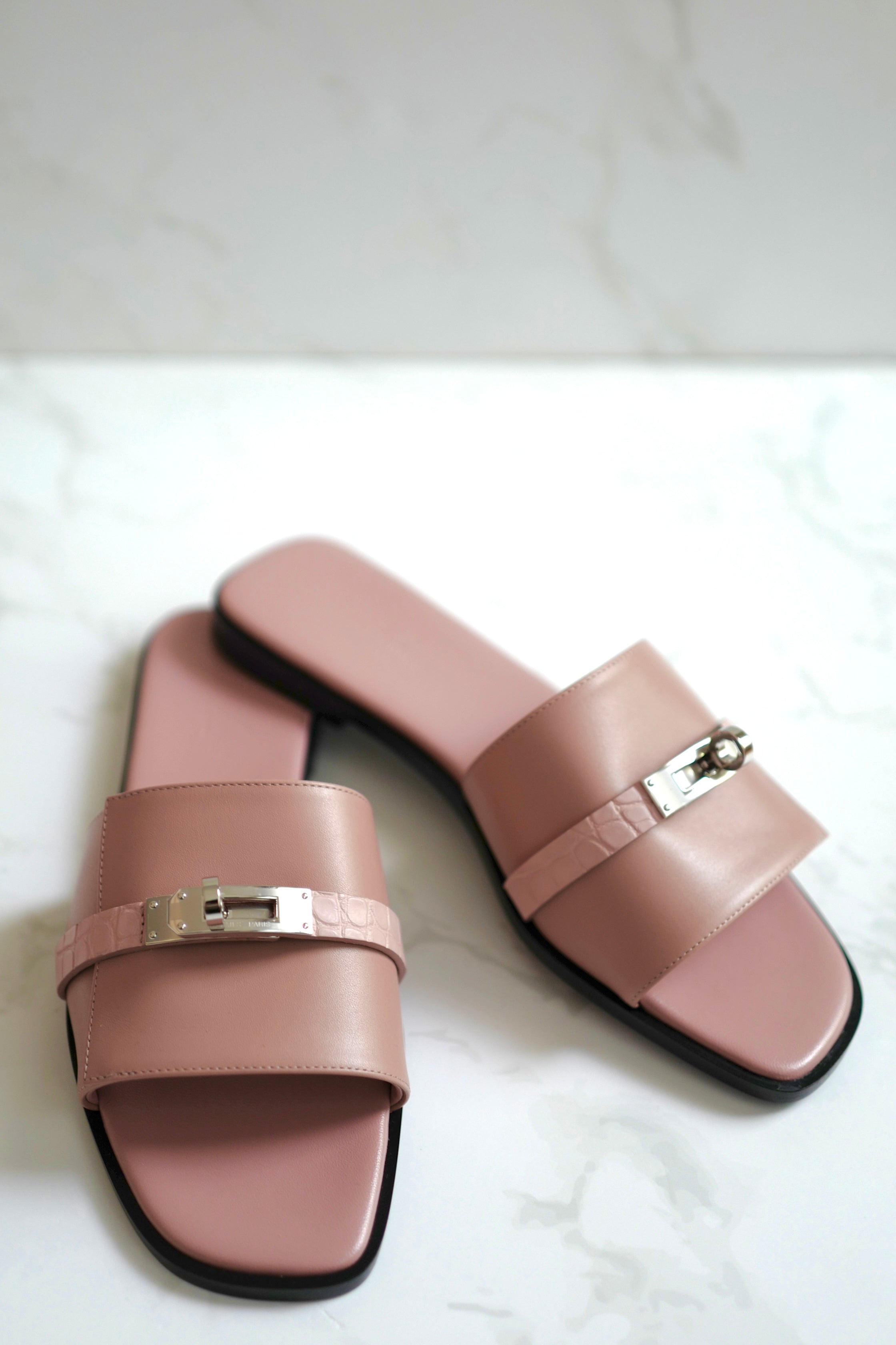 Brand New Hermès Giulia Sandal in Veau/Alli Mat Rose Aquarelle size 38.5
