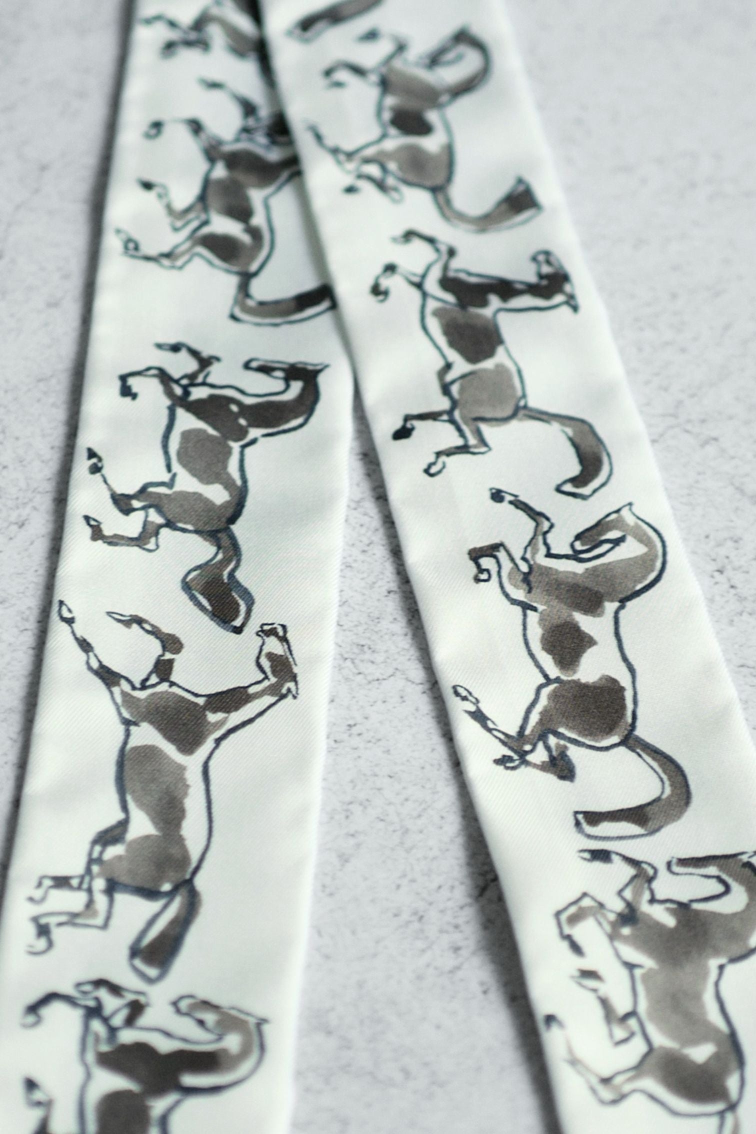 Hermès Chevaux en Liberte Twilly Blanc / Vert de Gris / Bronze 100% Silk