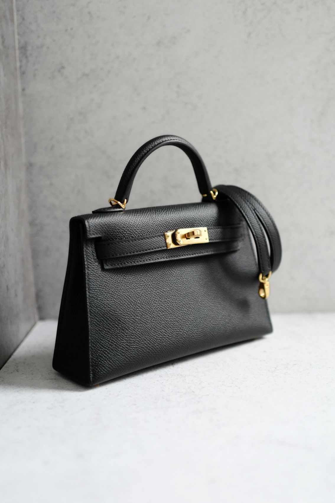 BNIB Hermès Mini Kelly 20 Black Epsom Leather with Gold Hardware Stamp W