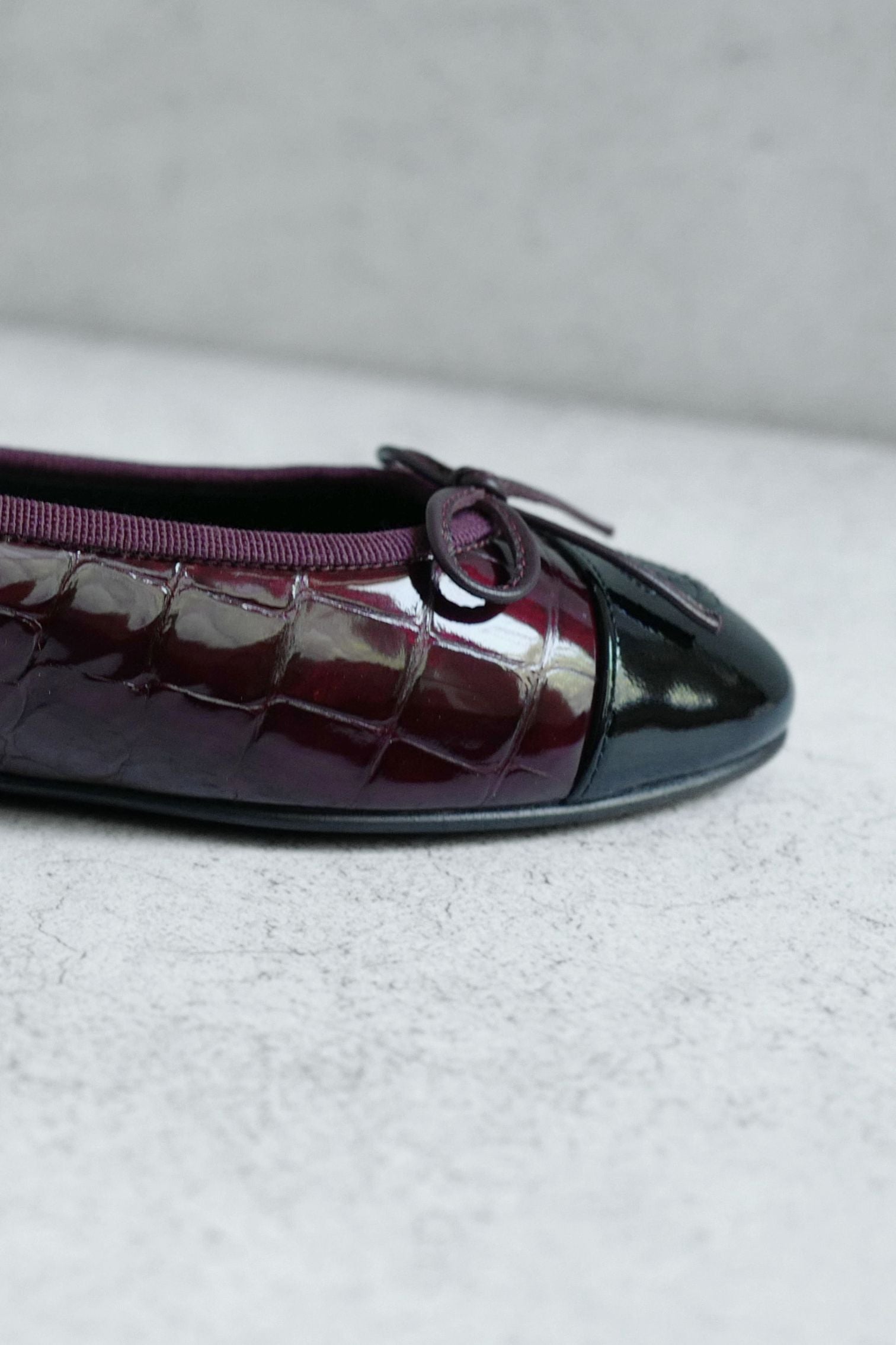 Chanel 26A Ballet Flats Croc Embossed Patent Calfskin Burgundy Black Size 37