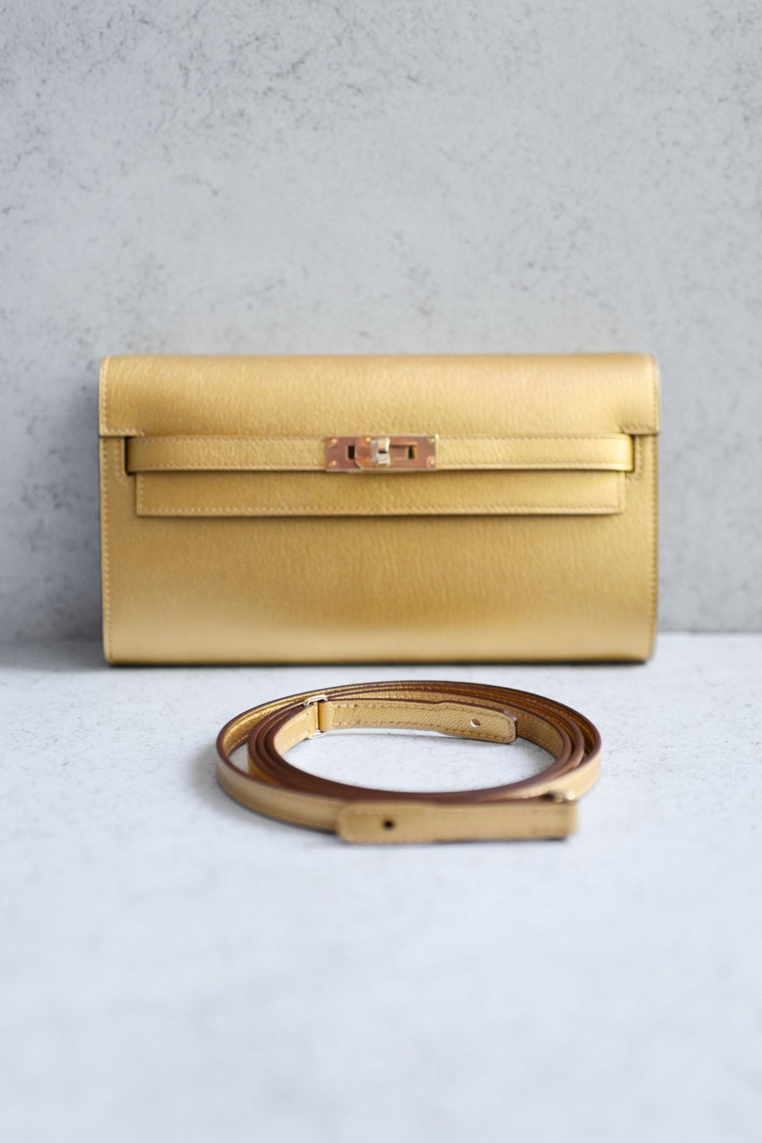 Hermès Kelly Classique To Go Wallet Gold Chamkilight Permabrass Hardware G Stamp