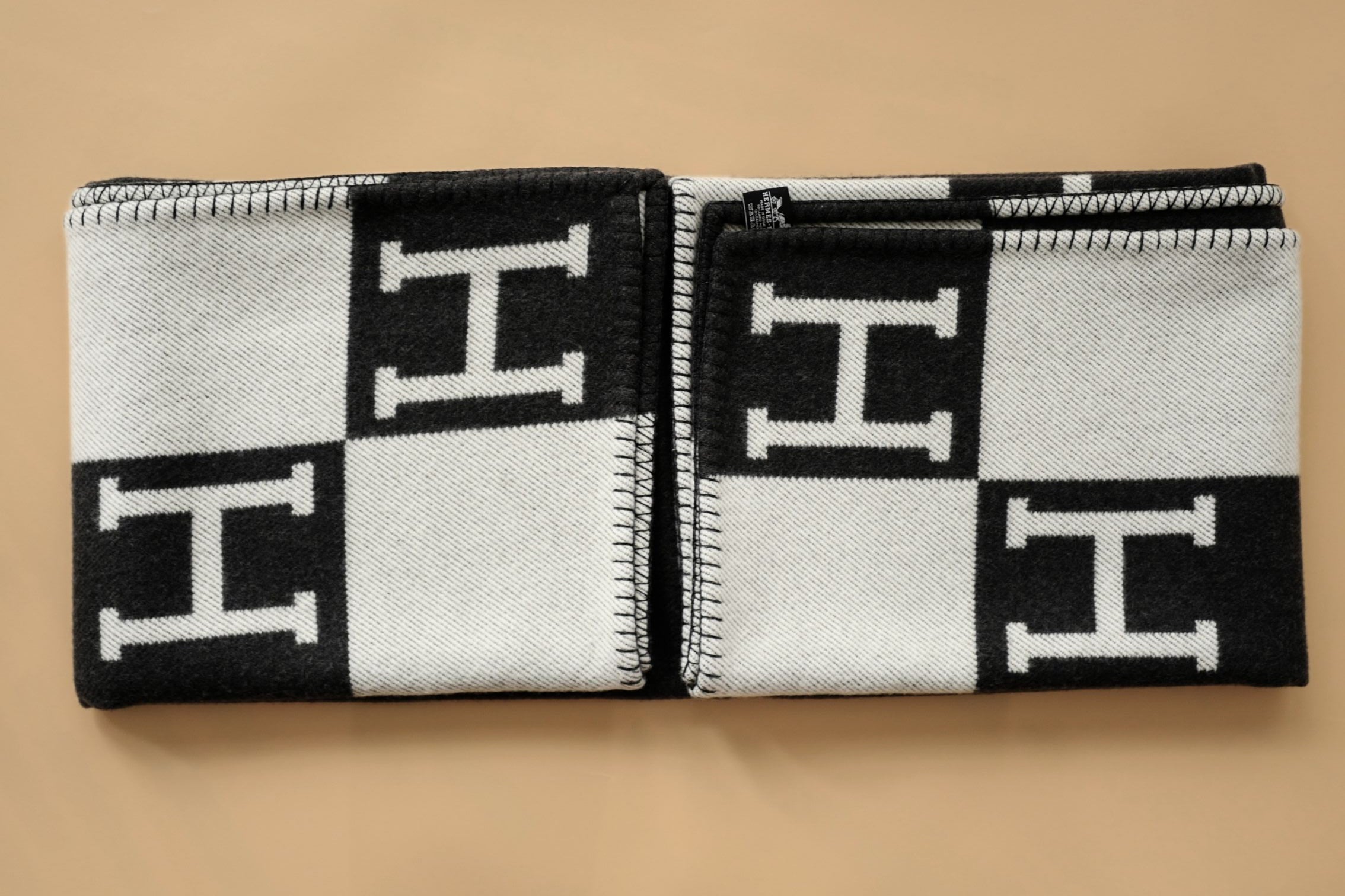 NEW Hermes Avalon Throw Blanket Ecru Gris Foncé Jacquard Merino Wool Cashmere