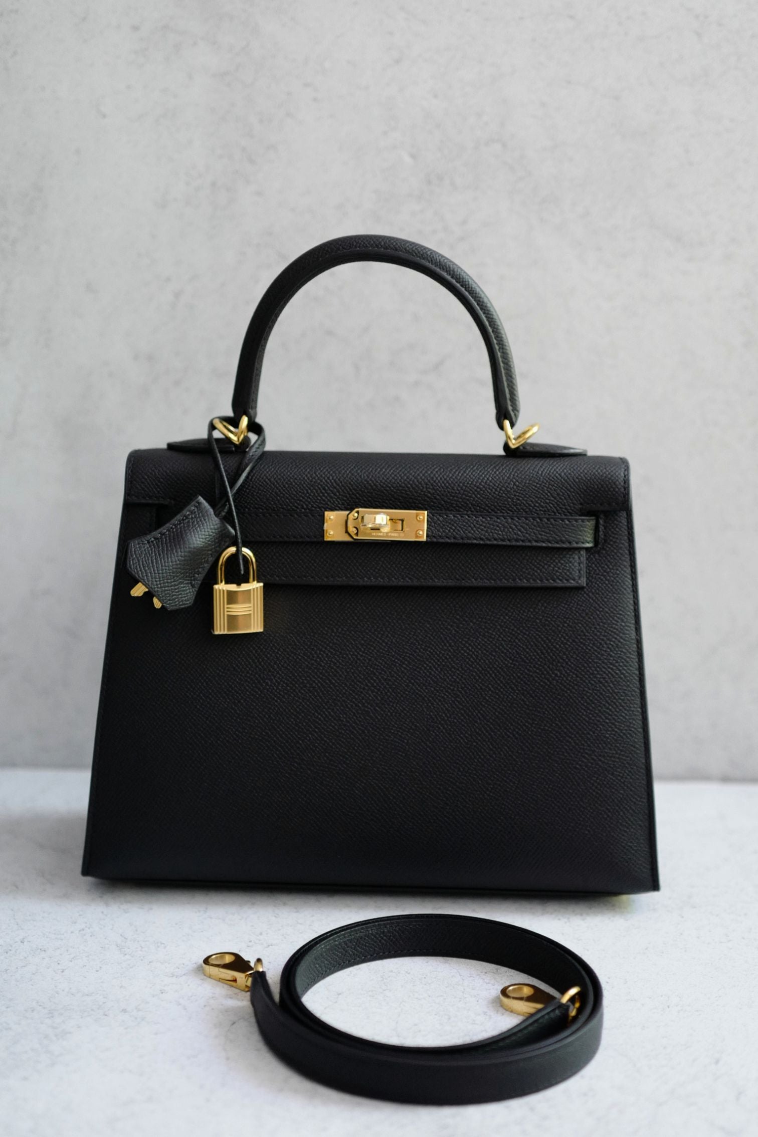 Hermès Kelly 25 Black Epsom Sellier Gold Hardware G Stamp 2026
