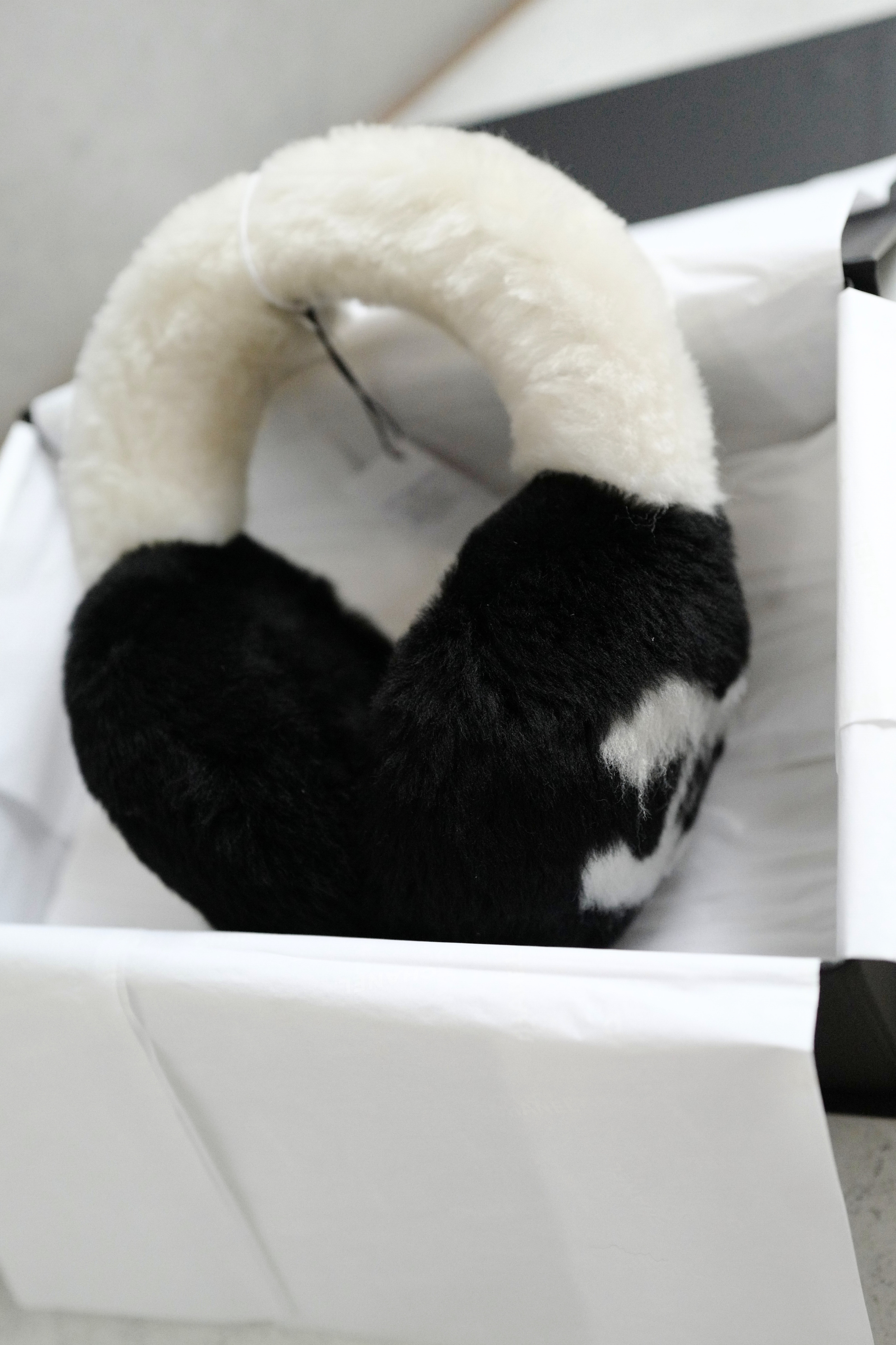 BNIB Chanel 25N Coco Neige Shearling Earmuffs in Black and White