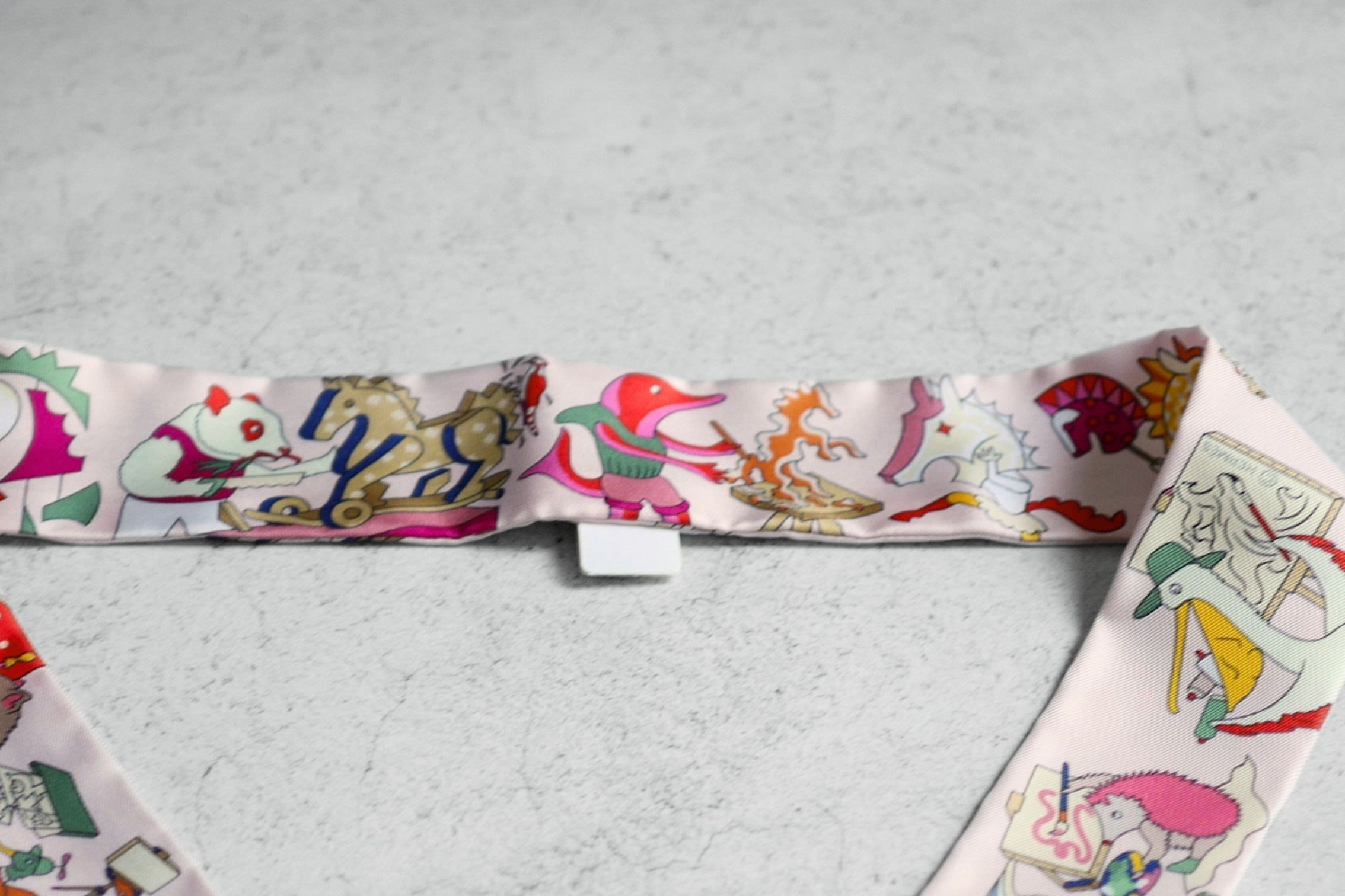 Hermès Academia Hippica Twilly Rose Nacre / Vert Amande / Multicolore 100% Silk