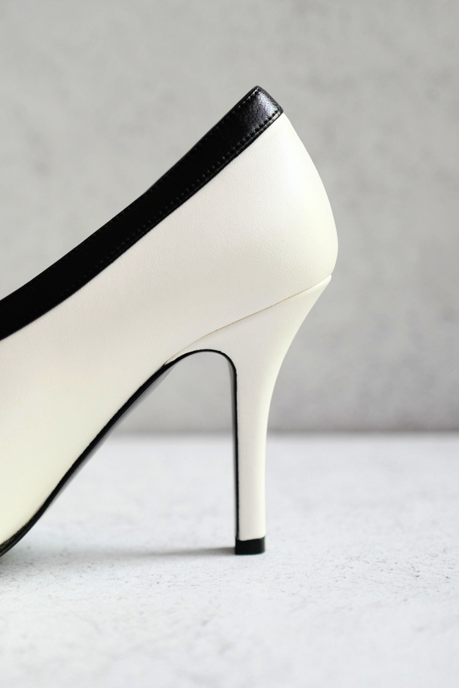 Chanel 26S Pumps Matthieu Blazy's White Lambskin Size 36.5c