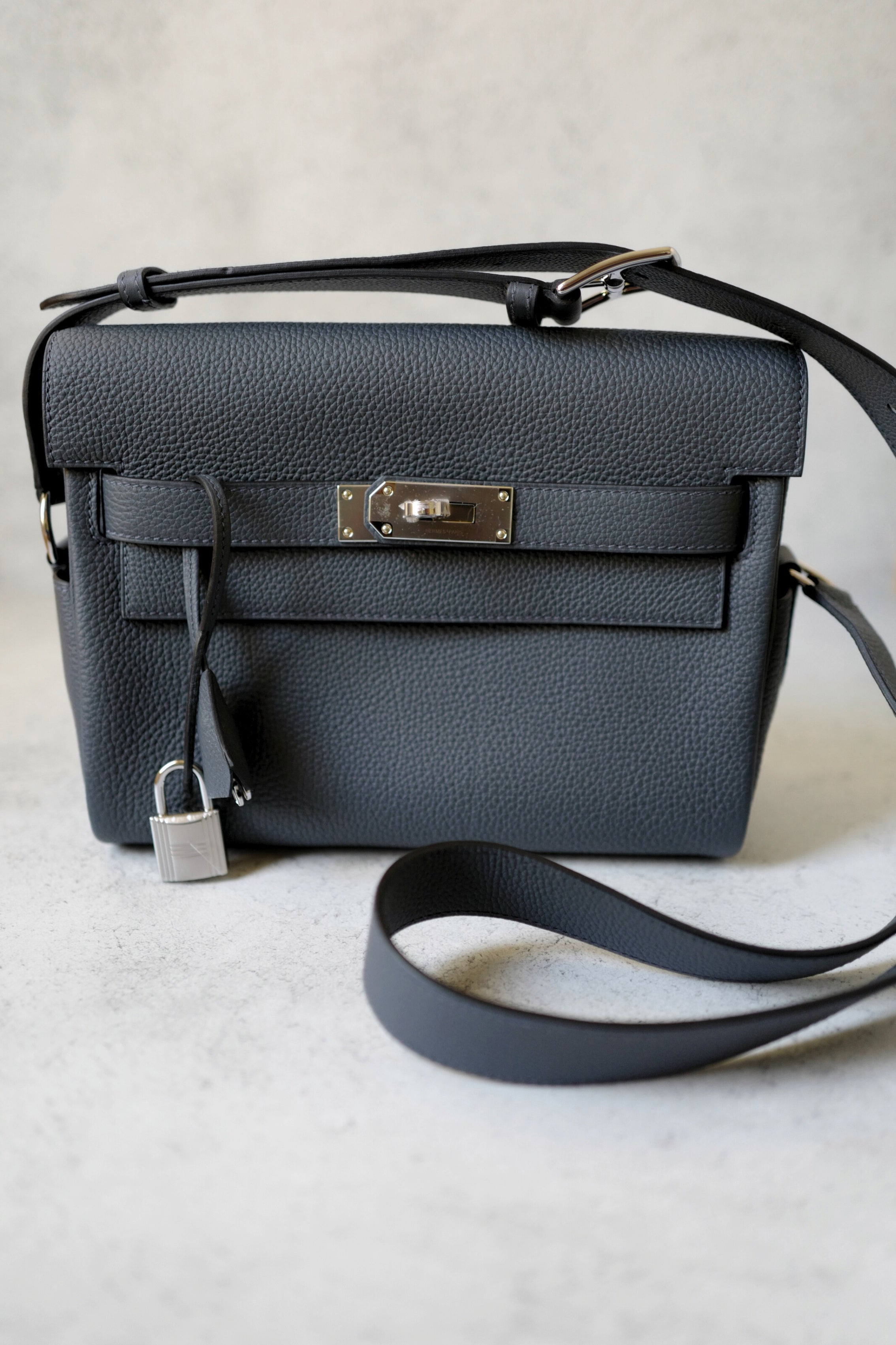 BNIB Hermès Kelly Messenger PM Veau Togo Bag Gris Misty Palladium Hardware