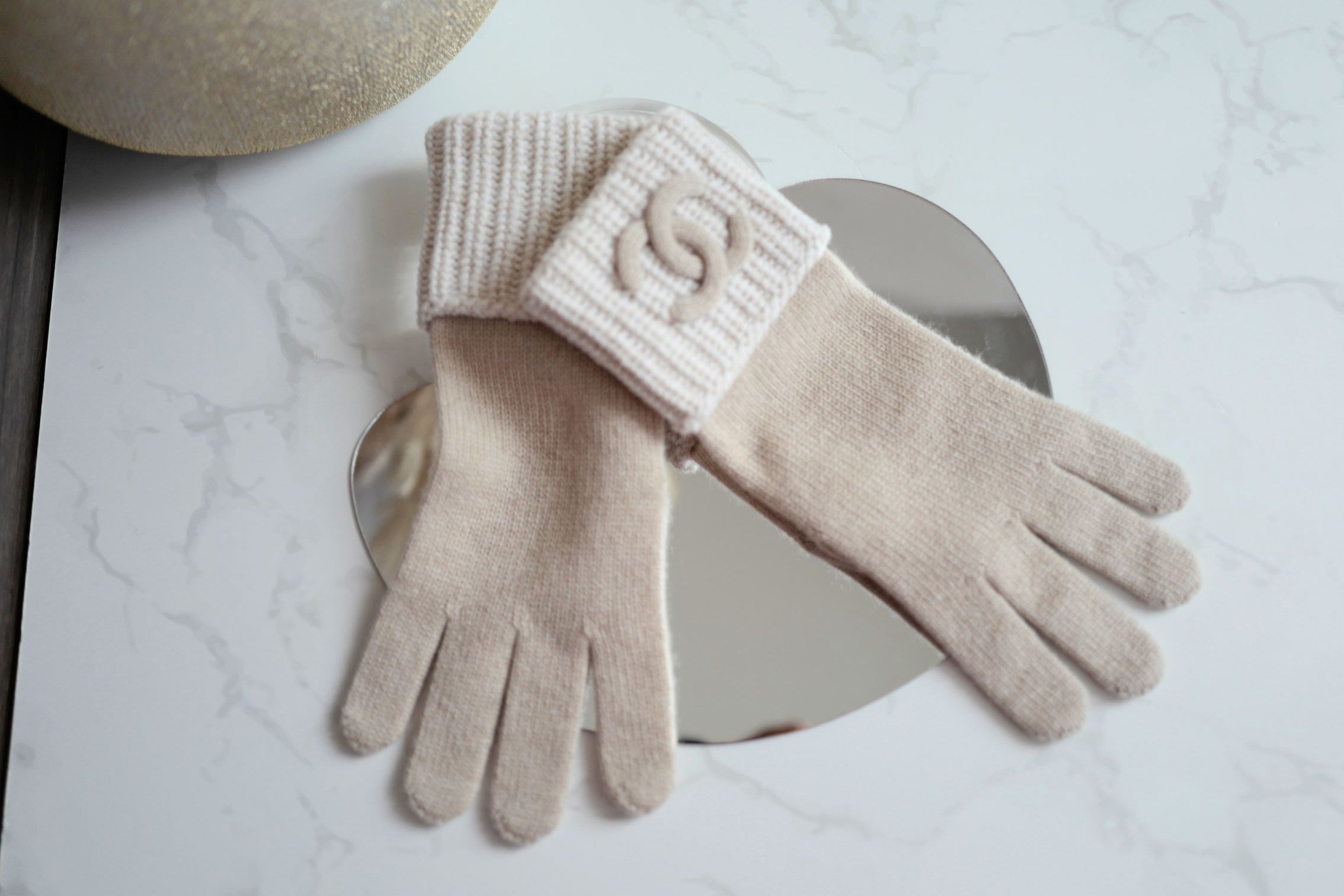 NEW Chanel Fall-Winter 2024/25 Knit Gloves CC Logo