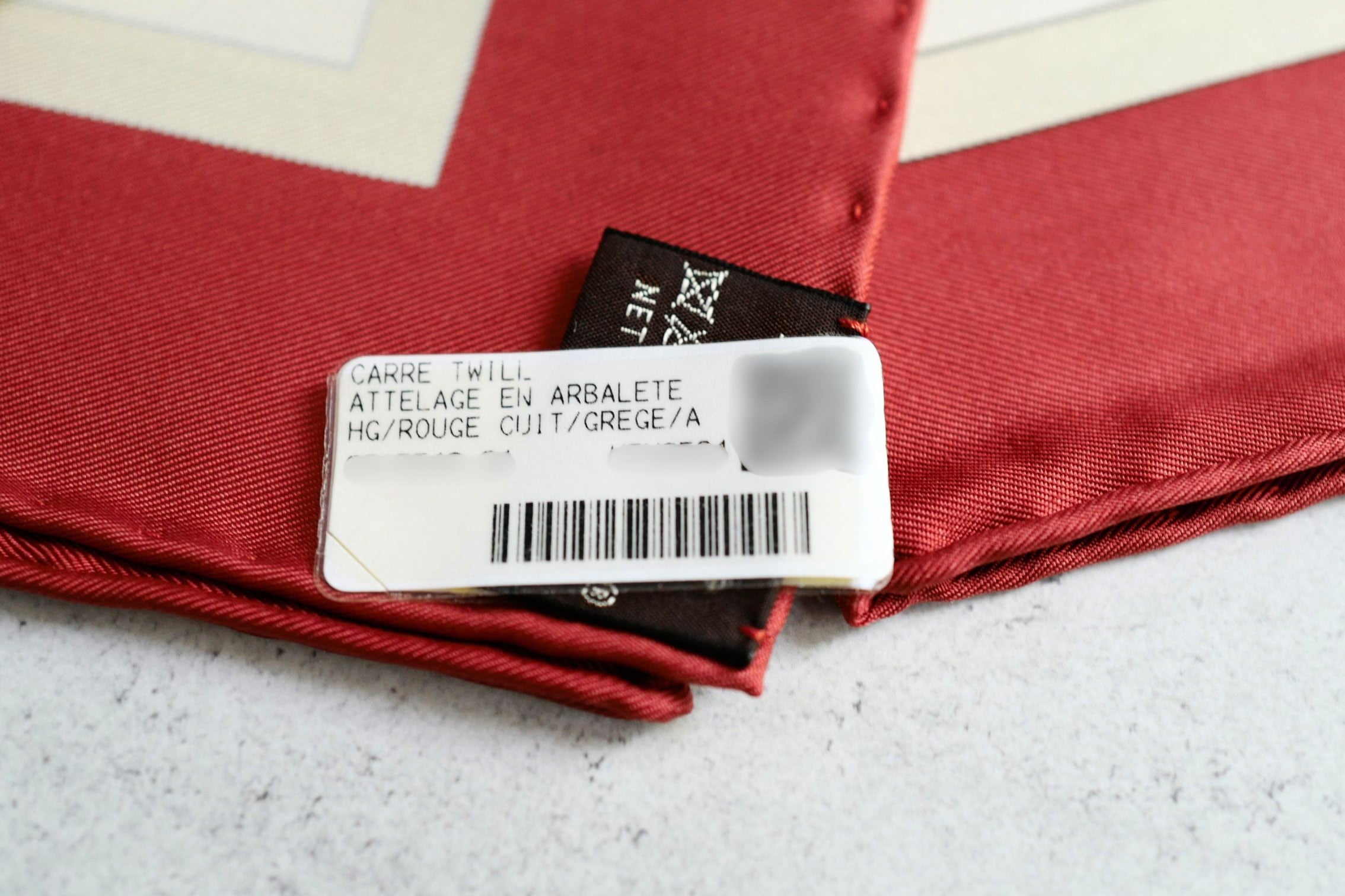 Hermès Scarf Attelage en Arbalete Forever Rouge Cuit/Grège/Alezan 100% Silk 90