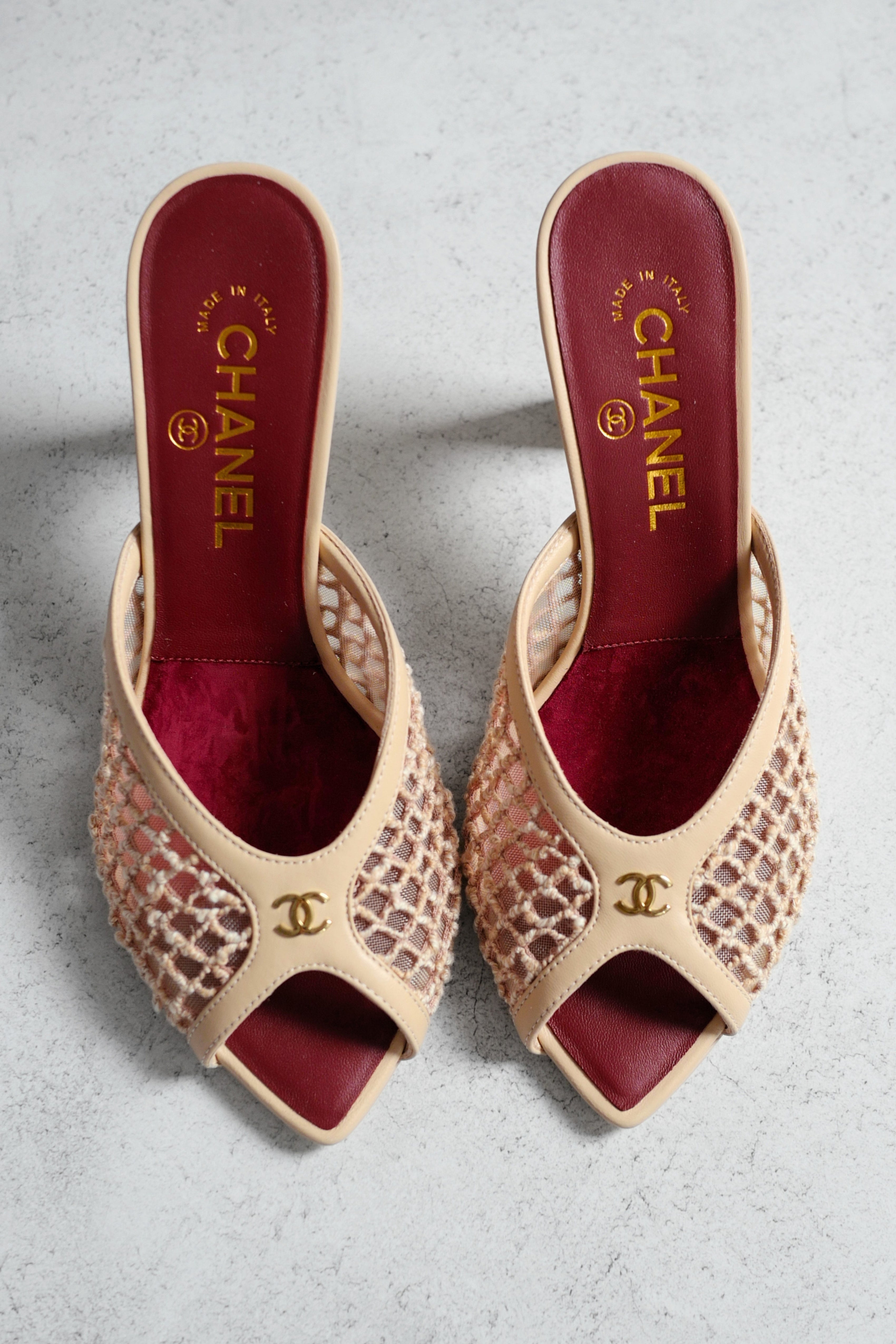 Chanel 26M Coco Beach Mules Light Beige Mixed Fibers/Cotton/Lambskin Size 37.5