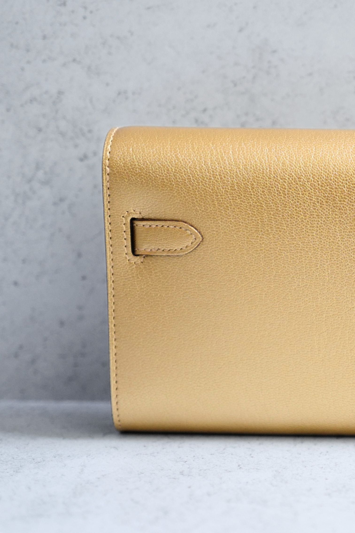 Hermès Kelly Classique To Go Wallet Gold Chamkilight Permabrass Hardware G Stamp