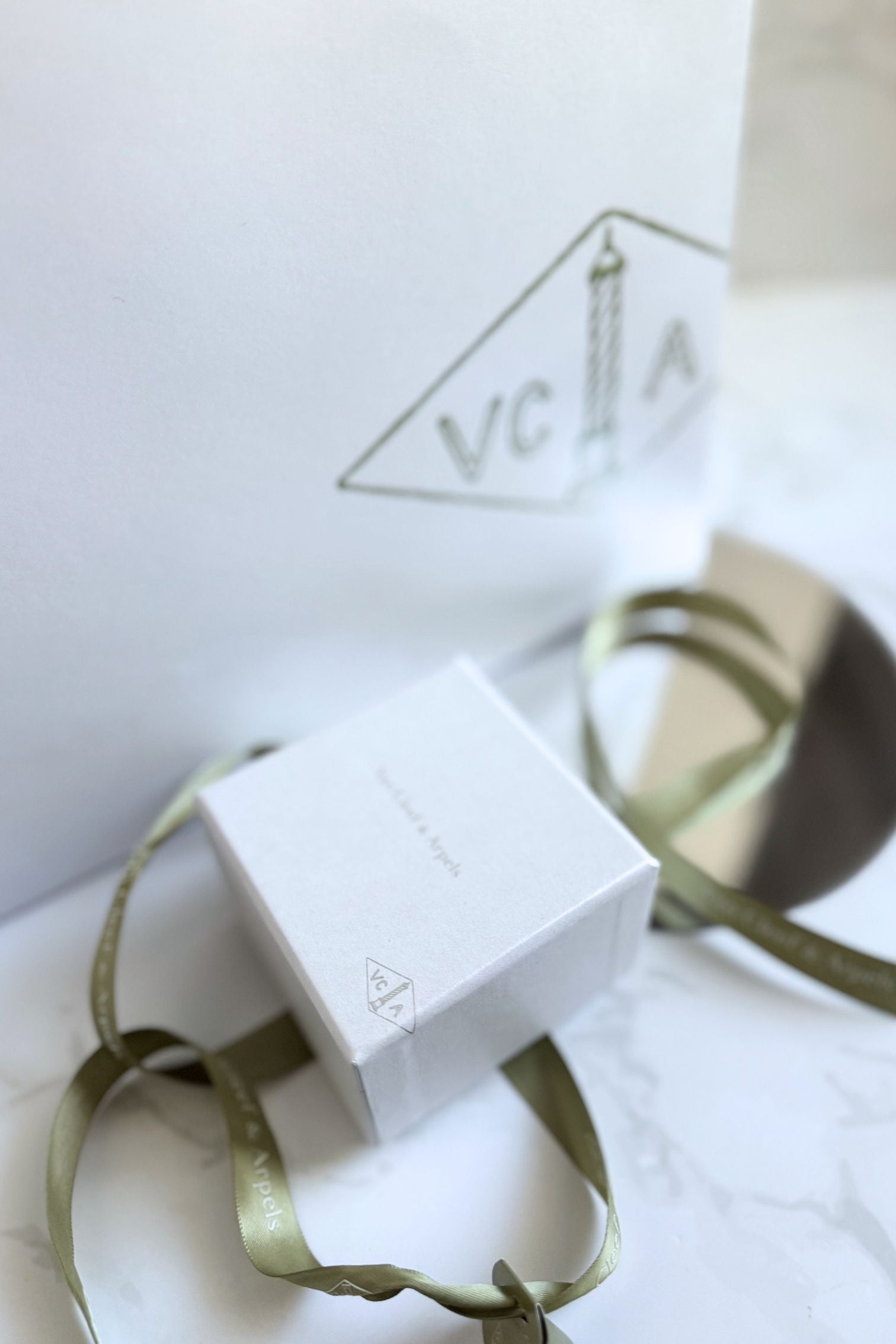 BNIB Van Cleef & Arpels Alhambra Malachite Pendant Necklace in 18K Yellow Gold