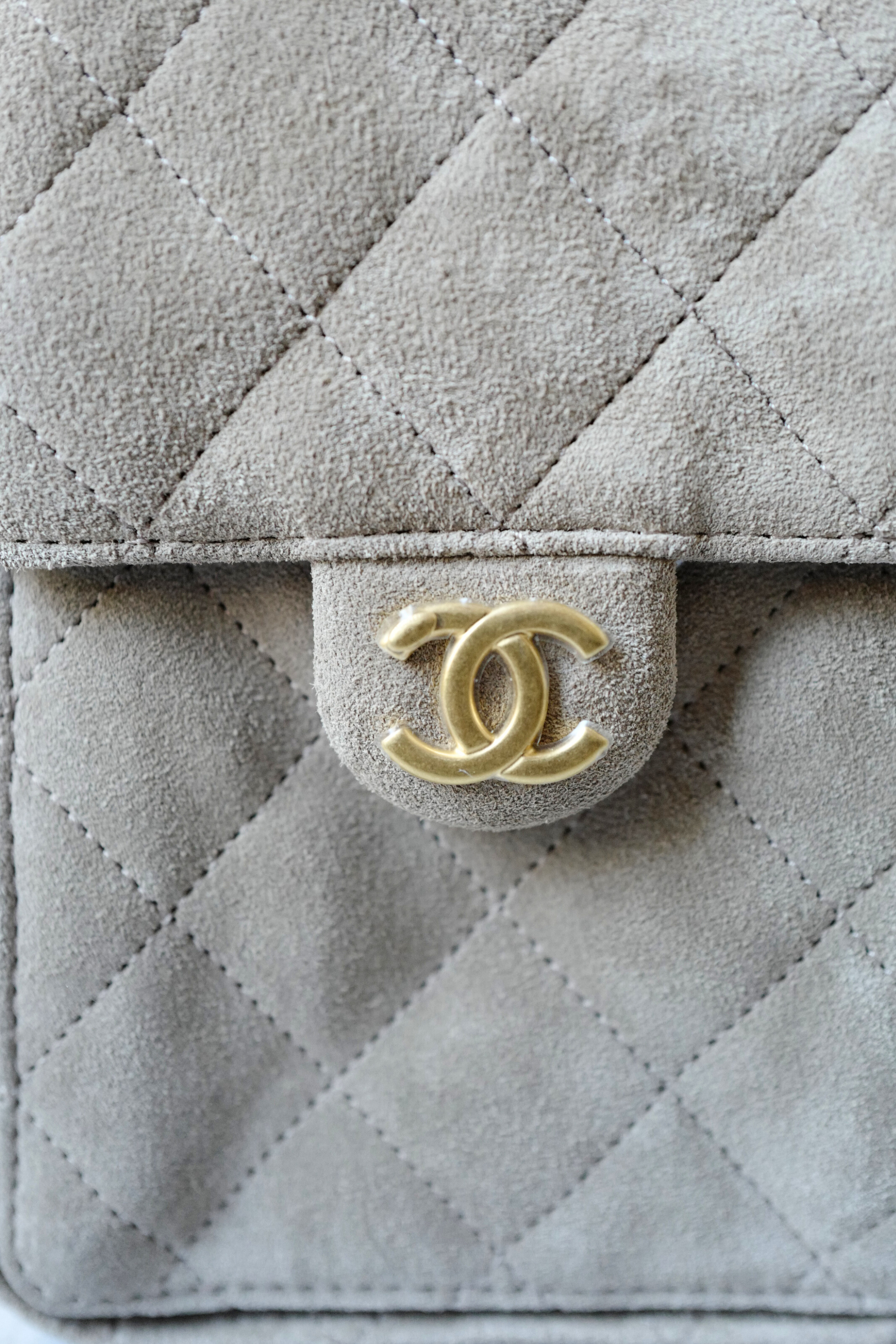 BNIB Chanel 25K Small Hobo Bag grey Suede with Gold Hardware