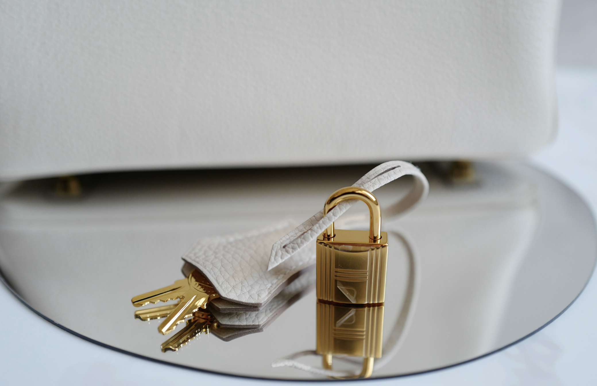 BNIB Hermès Birkin 25 Bag Craie Togo Leather with Gold Hardware