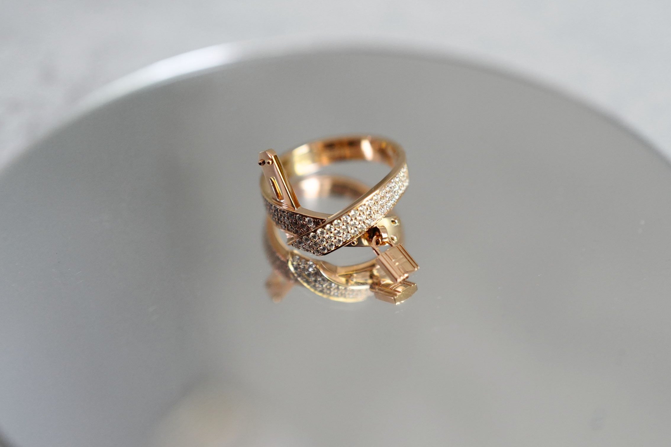Hermès Kelly Gavroche Ring 18K Rose Gold 94 Diamonds Size 53