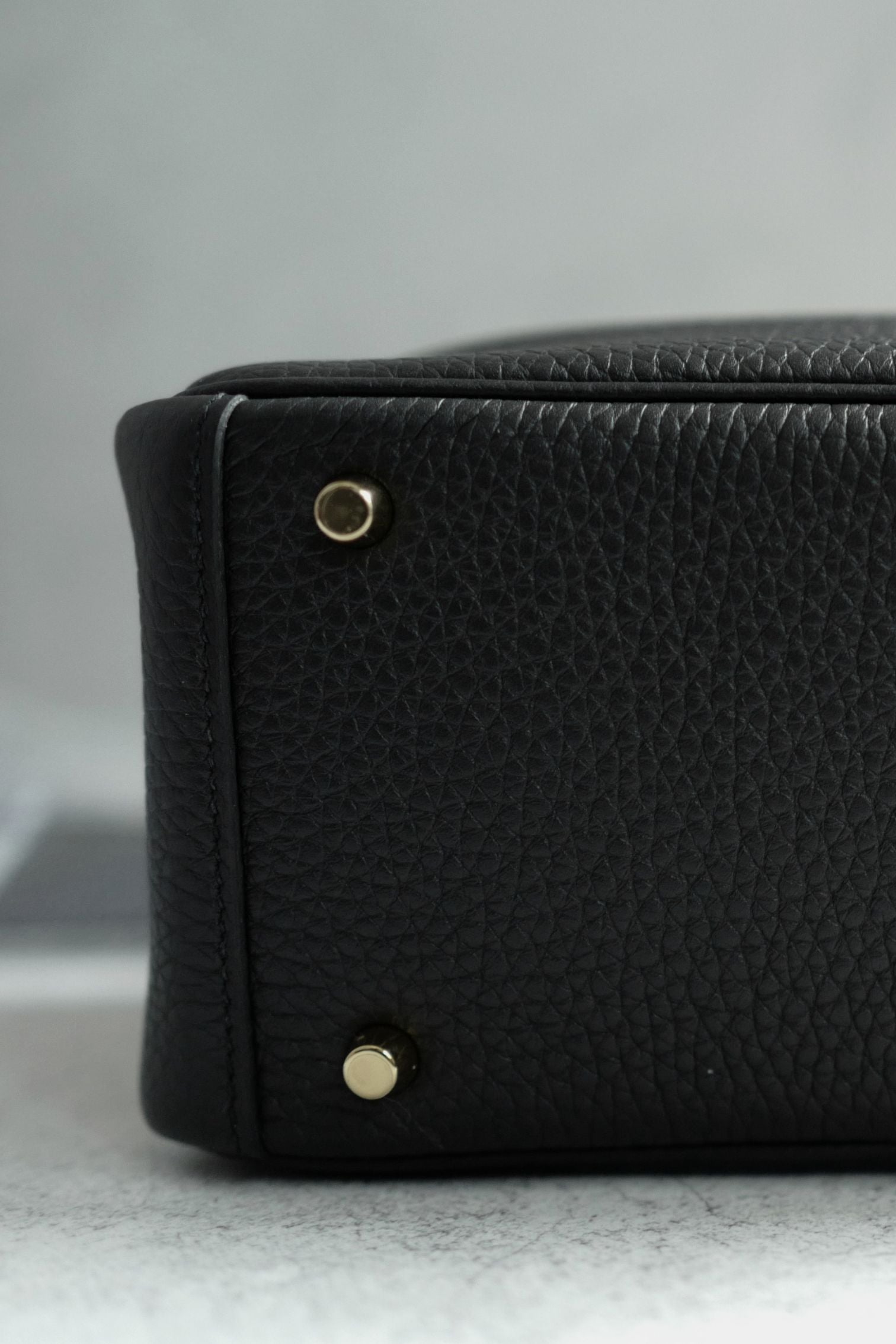 Brand New Hermès Mini Lindy Black Noir Clemence Gold Hardware U 2023