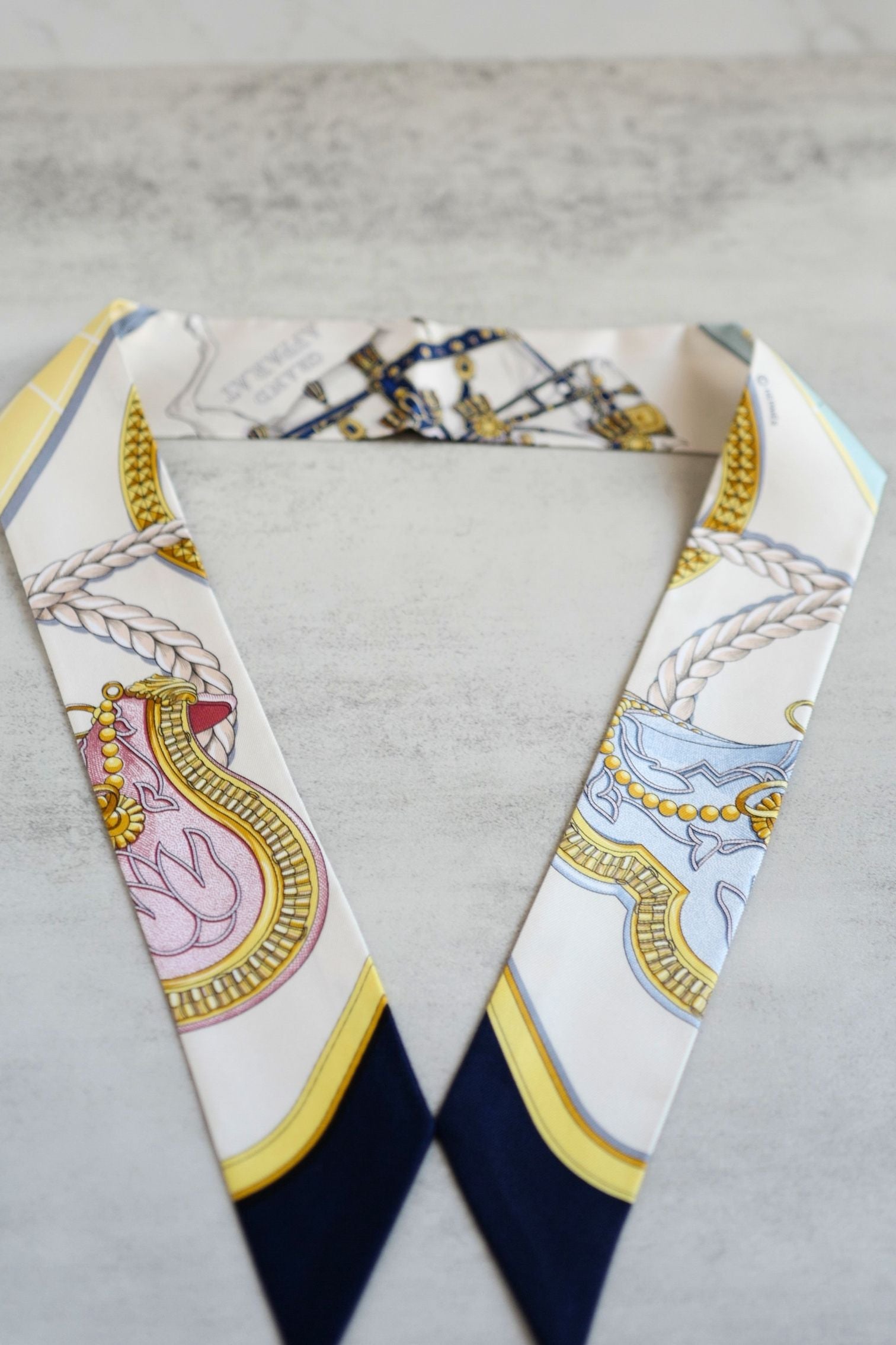 Hermès Twilly Grand Apparat Scarf Ivoire Marine Rose 100% Silk Twill