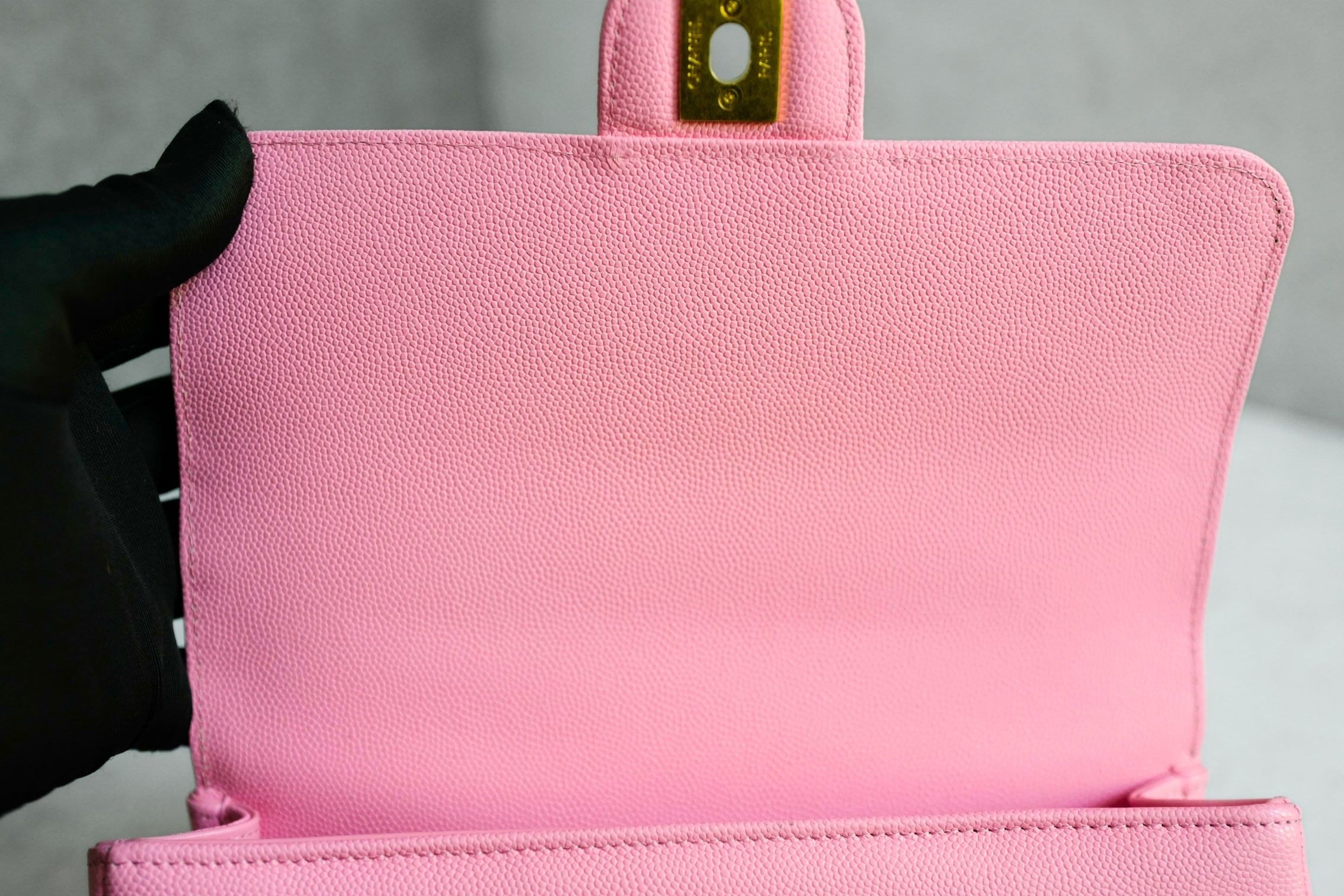NEW Chanel 26S Preppy Coco 22 Small Pink Grained Shiny Calfskin Gold Hardware