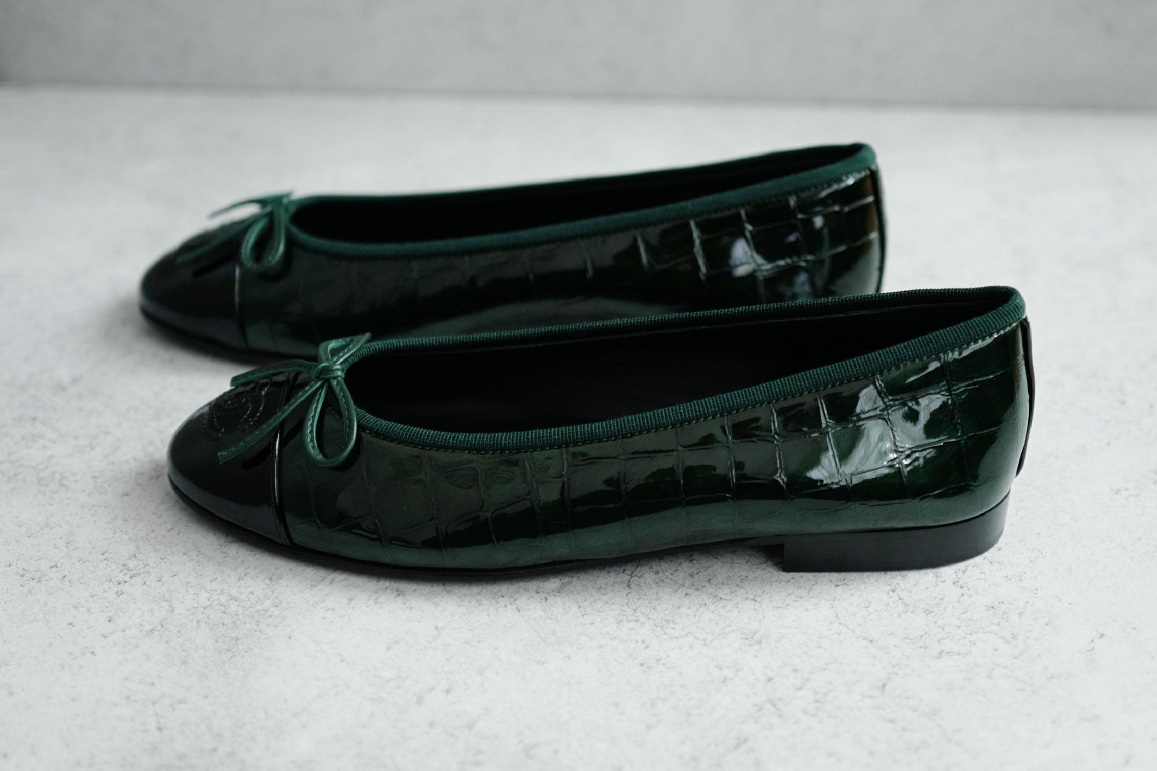 Chanel 26A Matthieu Blazy Ballet Flats Croc Patent Calfskin Dark Green Black 37
