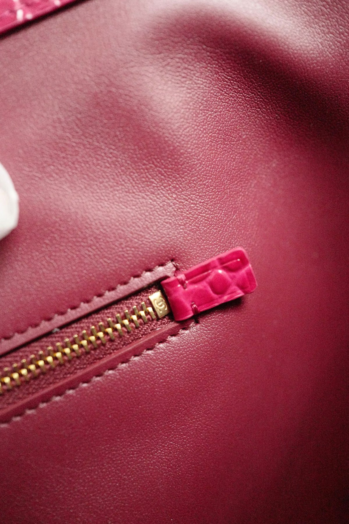 NEW Chanel 26K Matthieu Blazy's Small Tote Fuchsia Croc Embossed Calfskin GHW