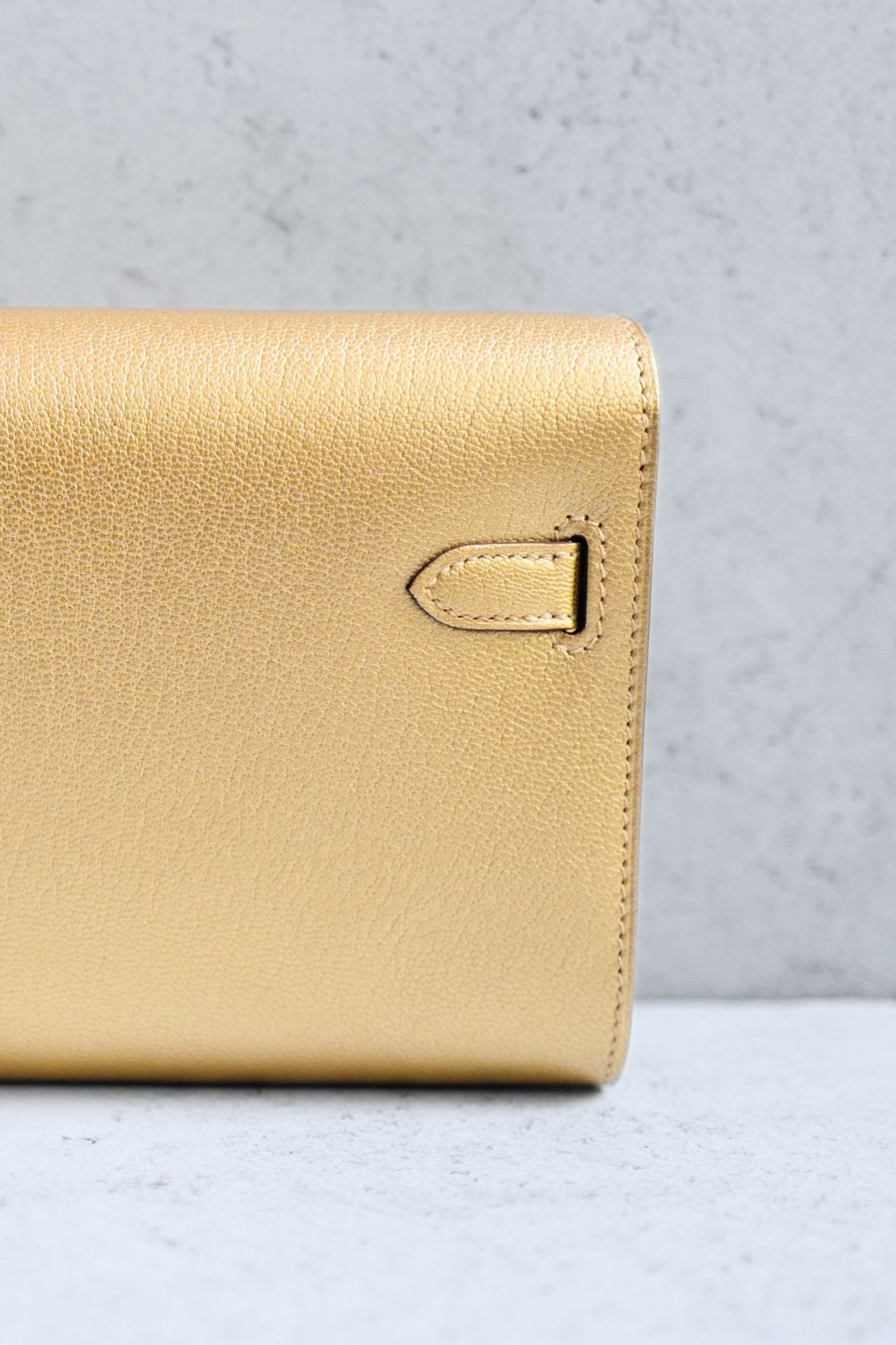 Hermès Kelly Classique To Go Wallet Gold Chamkilight Permabrass Hardware G Stamp