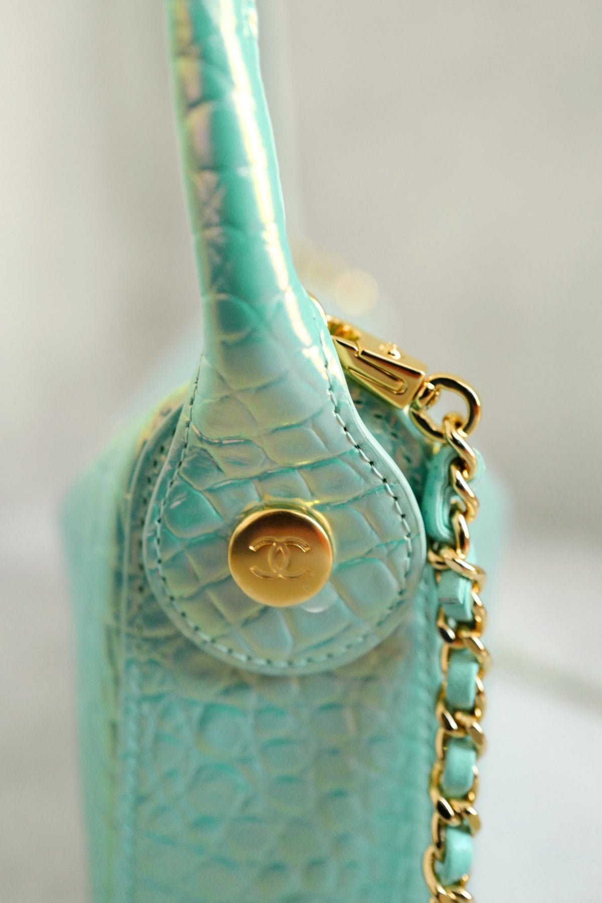 NEW Chanel 26K Clutch With Chain Turquoise Croc Embossed Calfskin GHW
