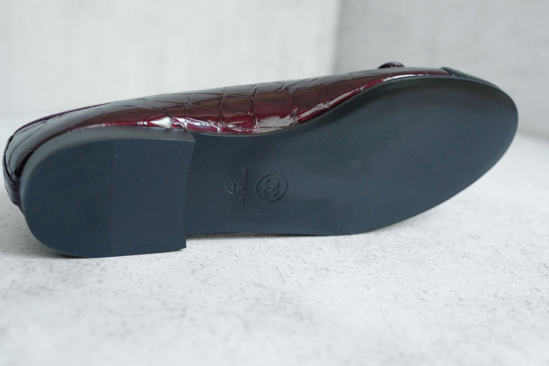 Chanel 26A Ballet Flats Croc Embossed Patent Calfskin Burgundy Black Size 37