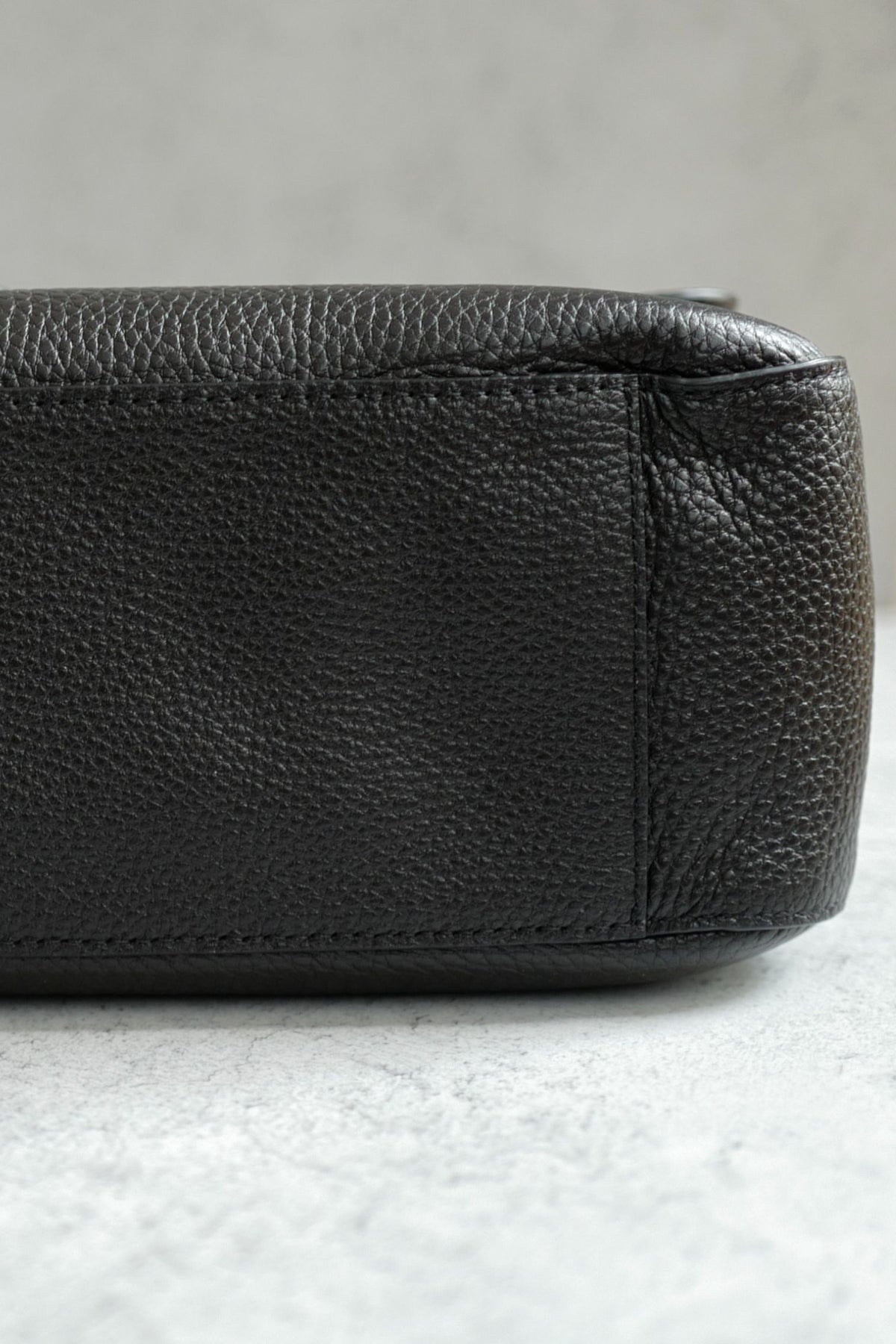 NEW Chanel 26S Maxi 32 Flapbag Black Grained Calfskin Gold Hardware