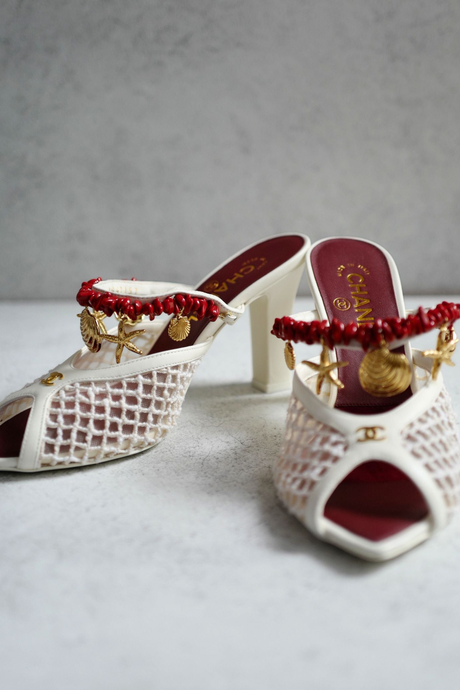 Chanel 26M Coco Beach Mules Ivory Mesh/Cotton/Lambskin/Resin/Metal Size 38
