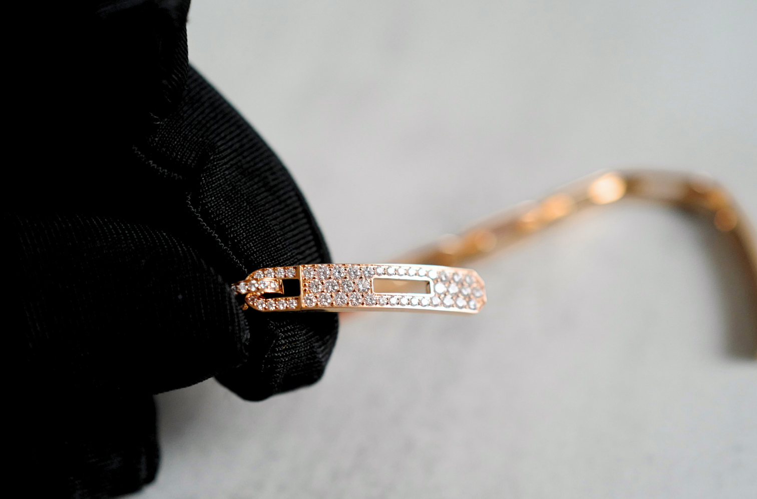 BNIB Hermès Kelly Chaine Bracelet Full Diamond 18K Rose Gold Small SH