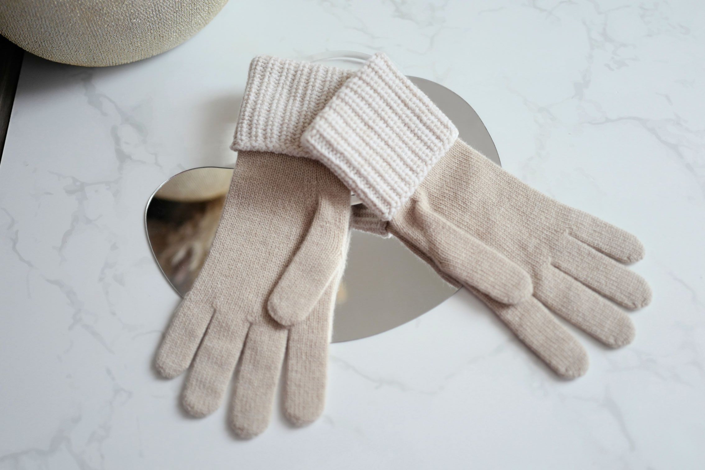 NEW Chanel Fall-Winter 2024/25 Knit Gloves CC Logo