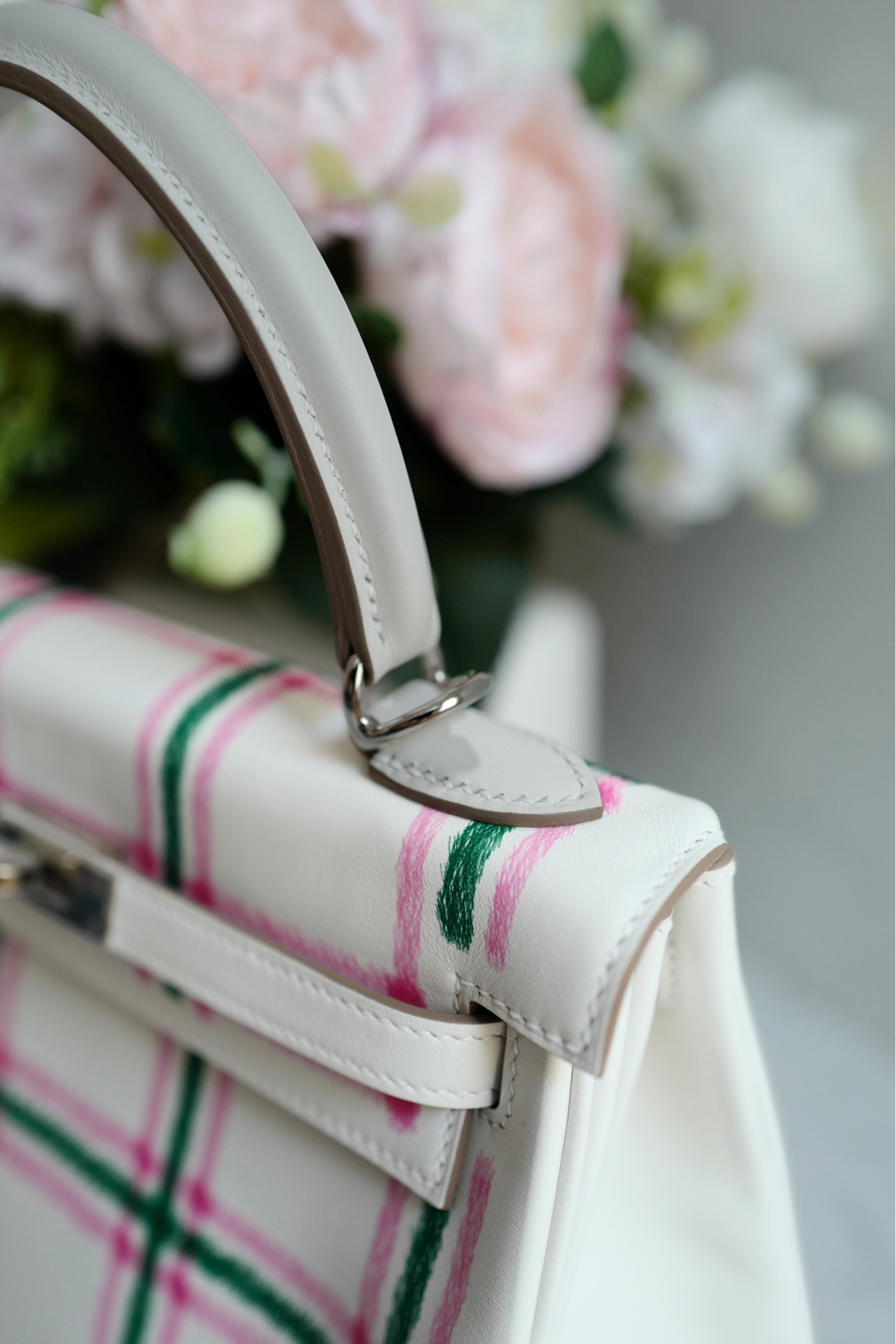 BNIB Hermès Kelly 25 Sellier Tartan Pattern White Leather Handbag With Palladium Hardware