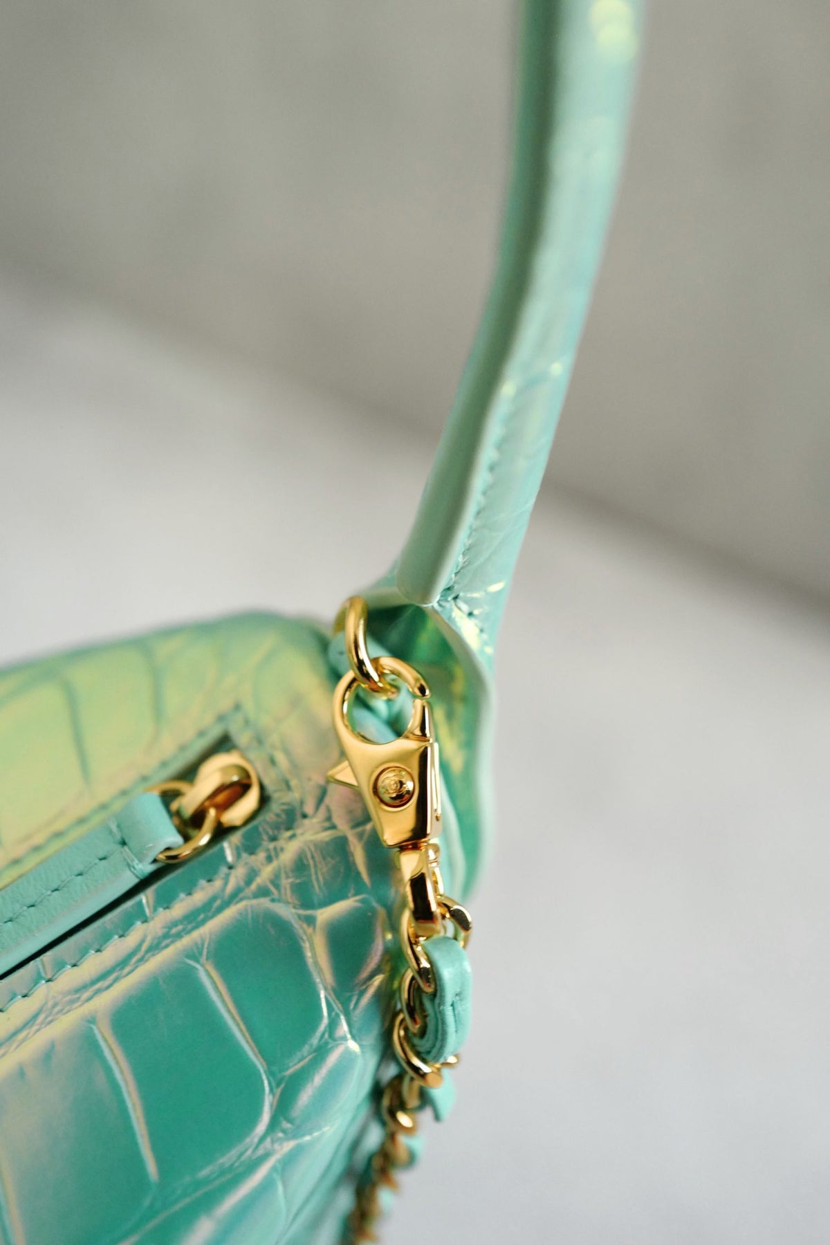 NEW Chanel 26K Clutch With Chain Turquoise Croc Embossed Calfskin GHW
