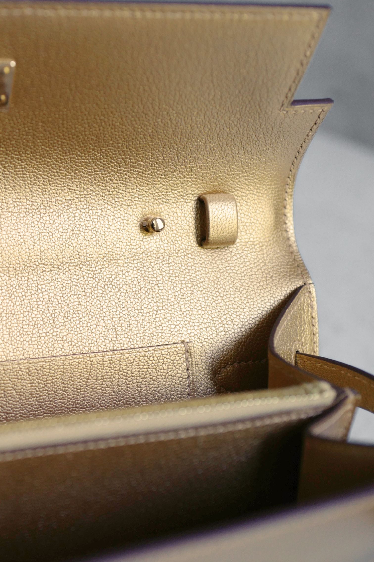 Hermès Kelly Classique To Go Wallet Gold Chamkilight Permabrass Hardware G Stamp