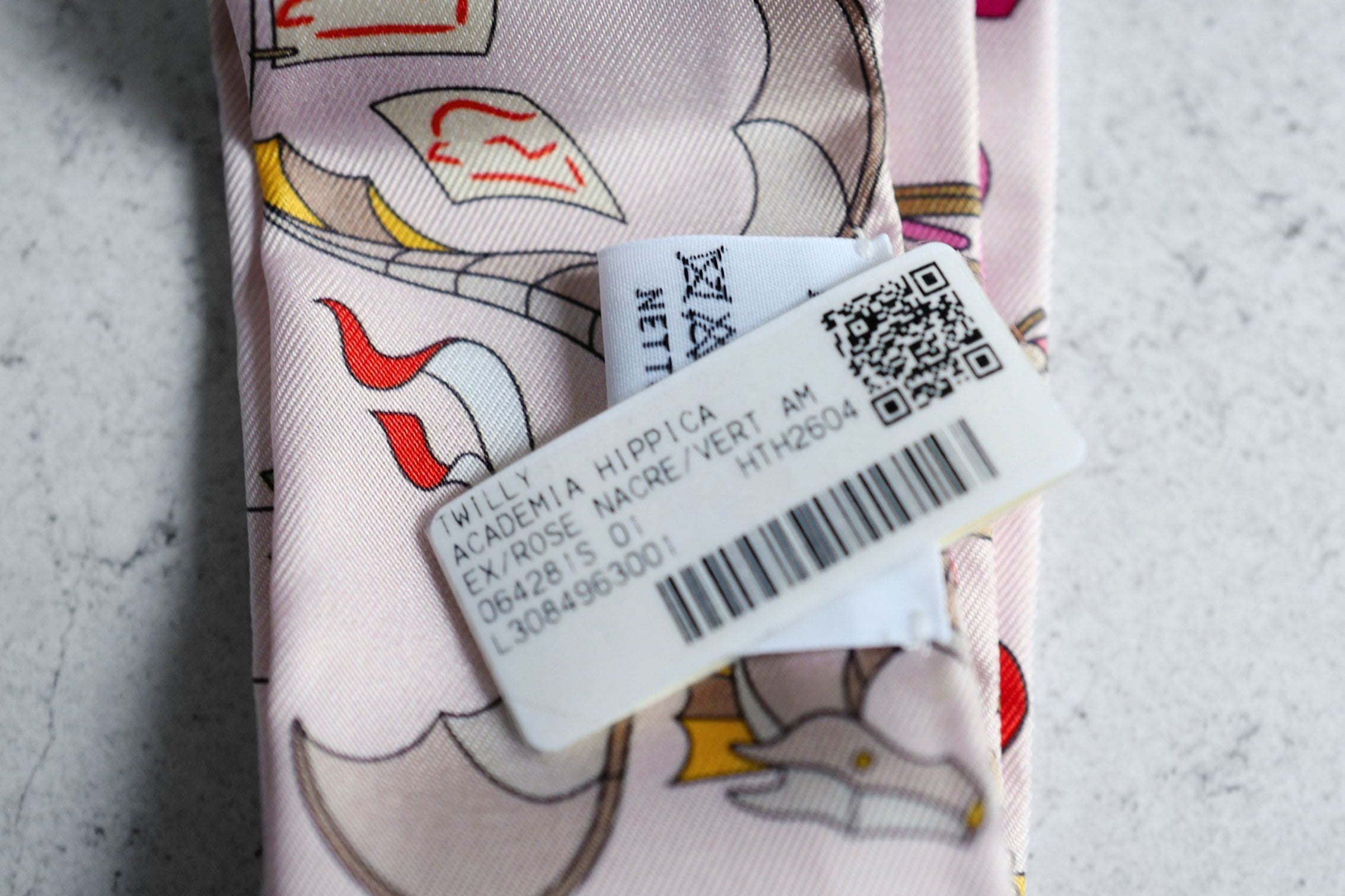 Hermès Academia Hippica Twilly Rose Nacre / Vert Amande / Multicolore 100% Silk