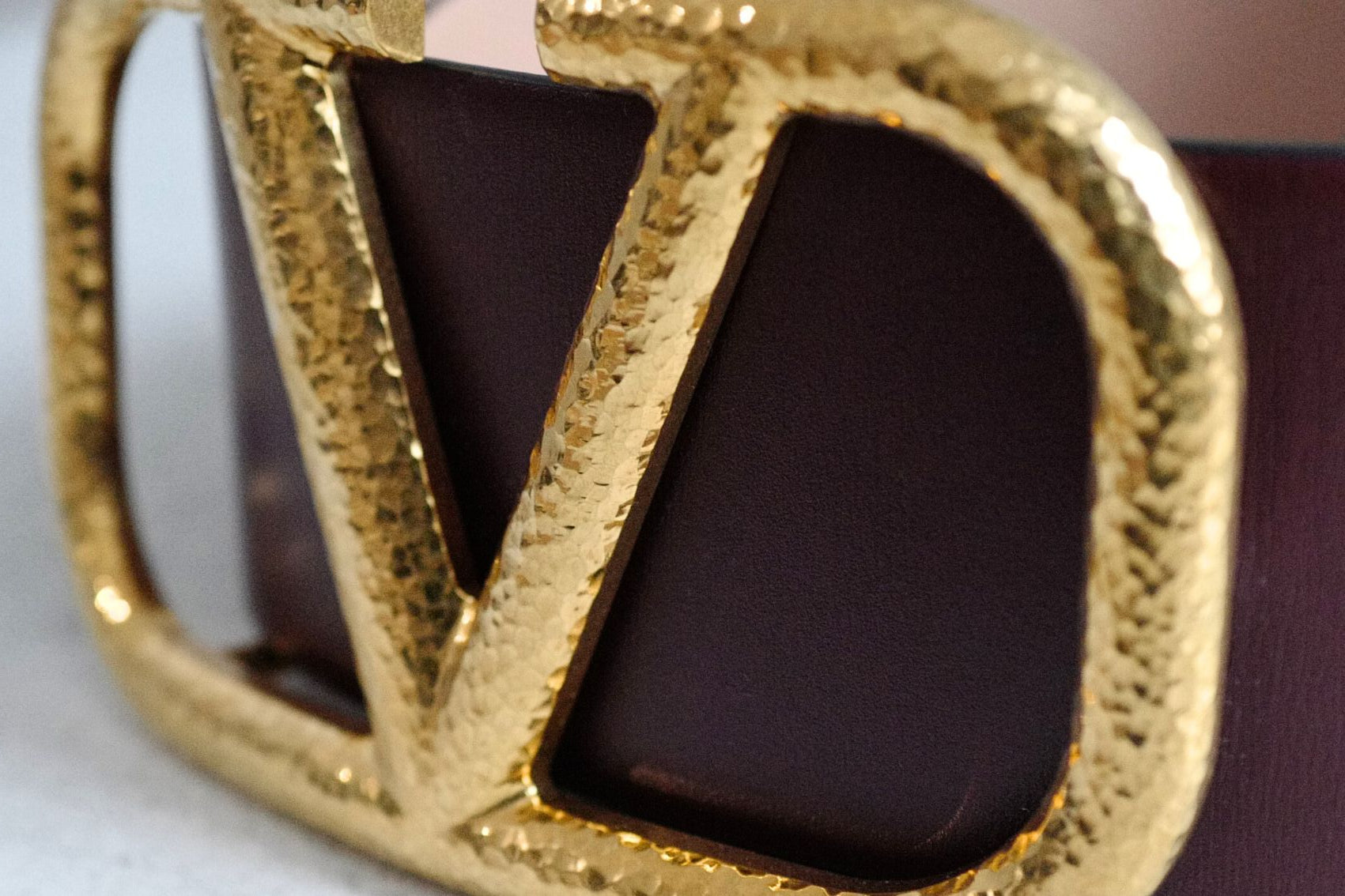 Valentino Vlogo Hammered Buckle Reversible Wide Signature Belt Burgundy/Blush