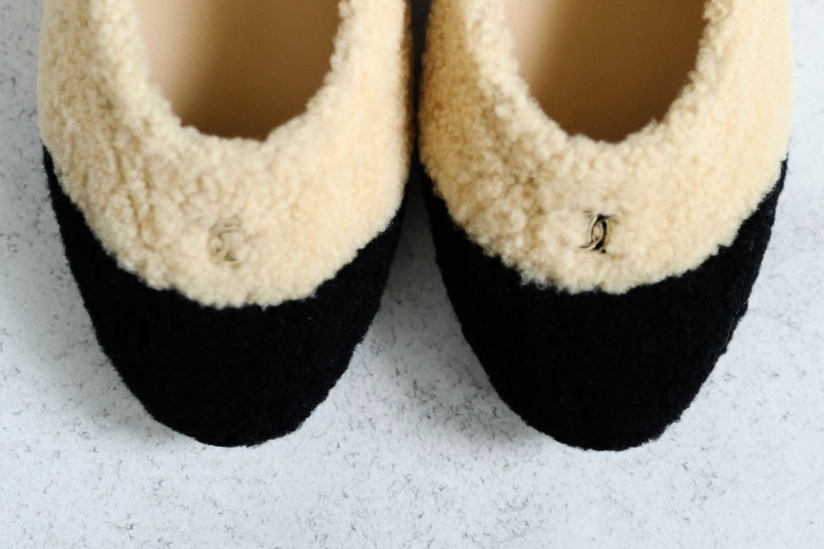 Chanel 26N Coco Neige Ballet Flats Shearling Lambskin Light Beige Black Sz 38