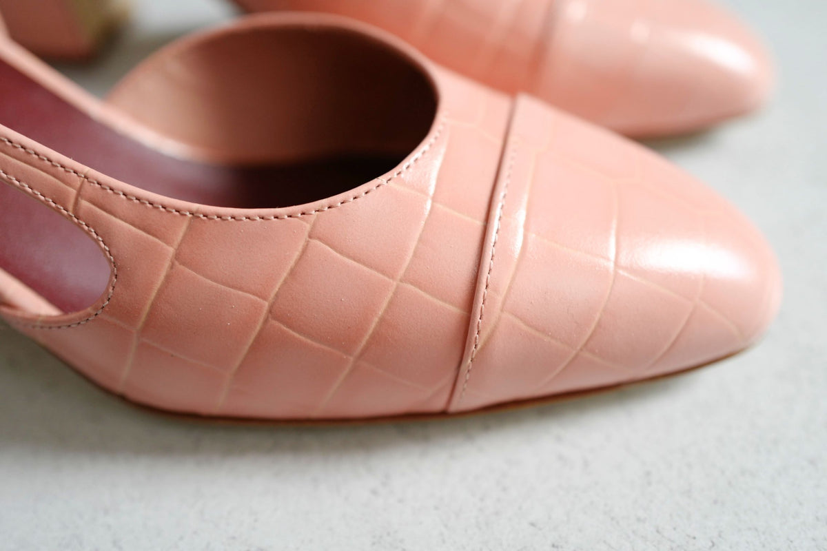 Chanel 26K Slingbacks Heels Rose Clair Croc Embossed Calfskin Size 38