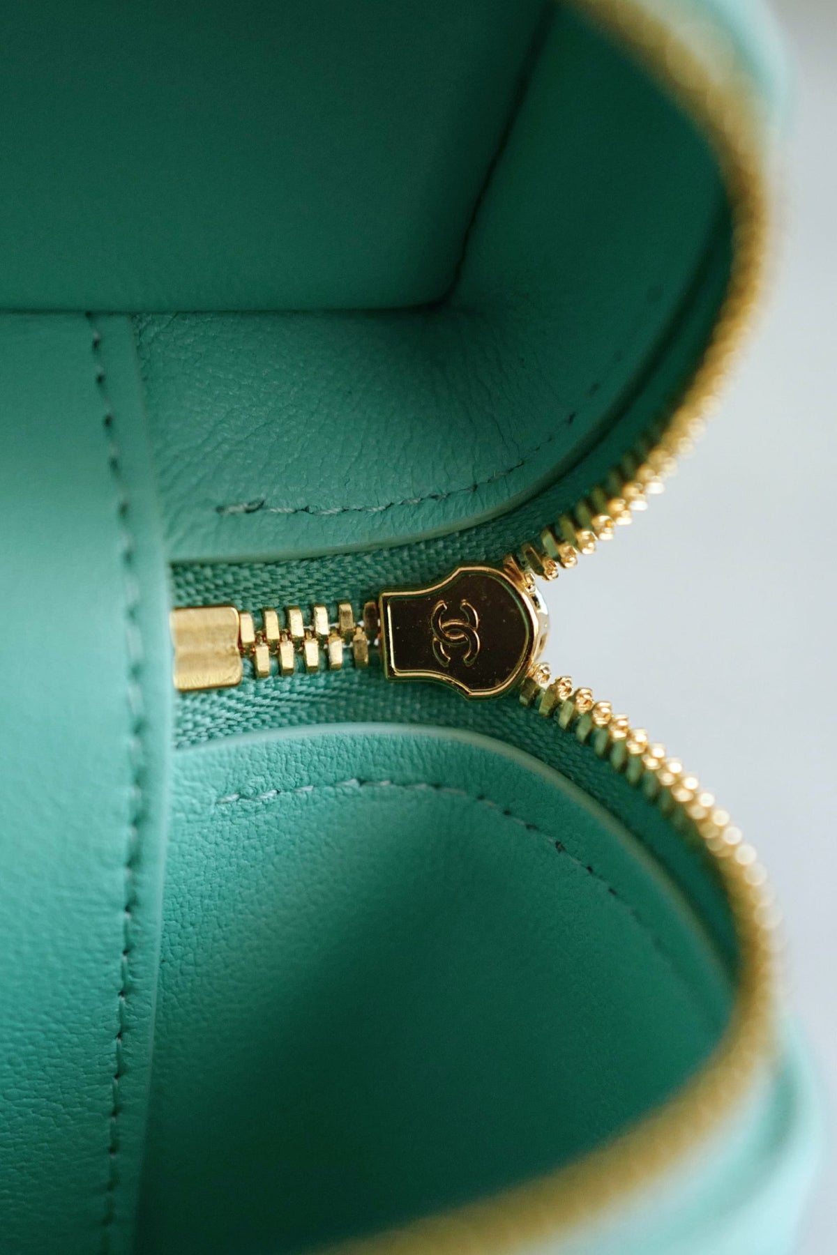 NEW Chanel 26K Vanity with Chain Turquoise Croc Embossed Iridescent Calfskin GHW