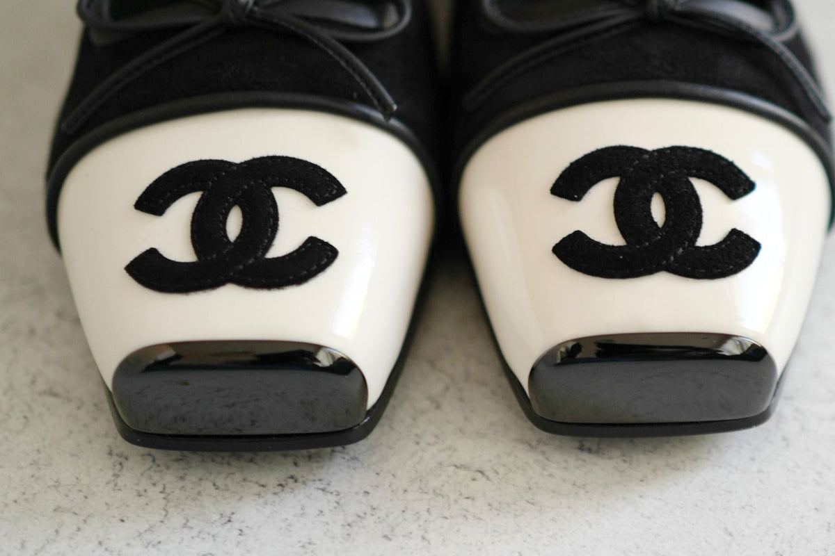NEW Chanel 26K Flat Shoes Mary Jane Black White Suede Goat &Calfskin Size 38.5