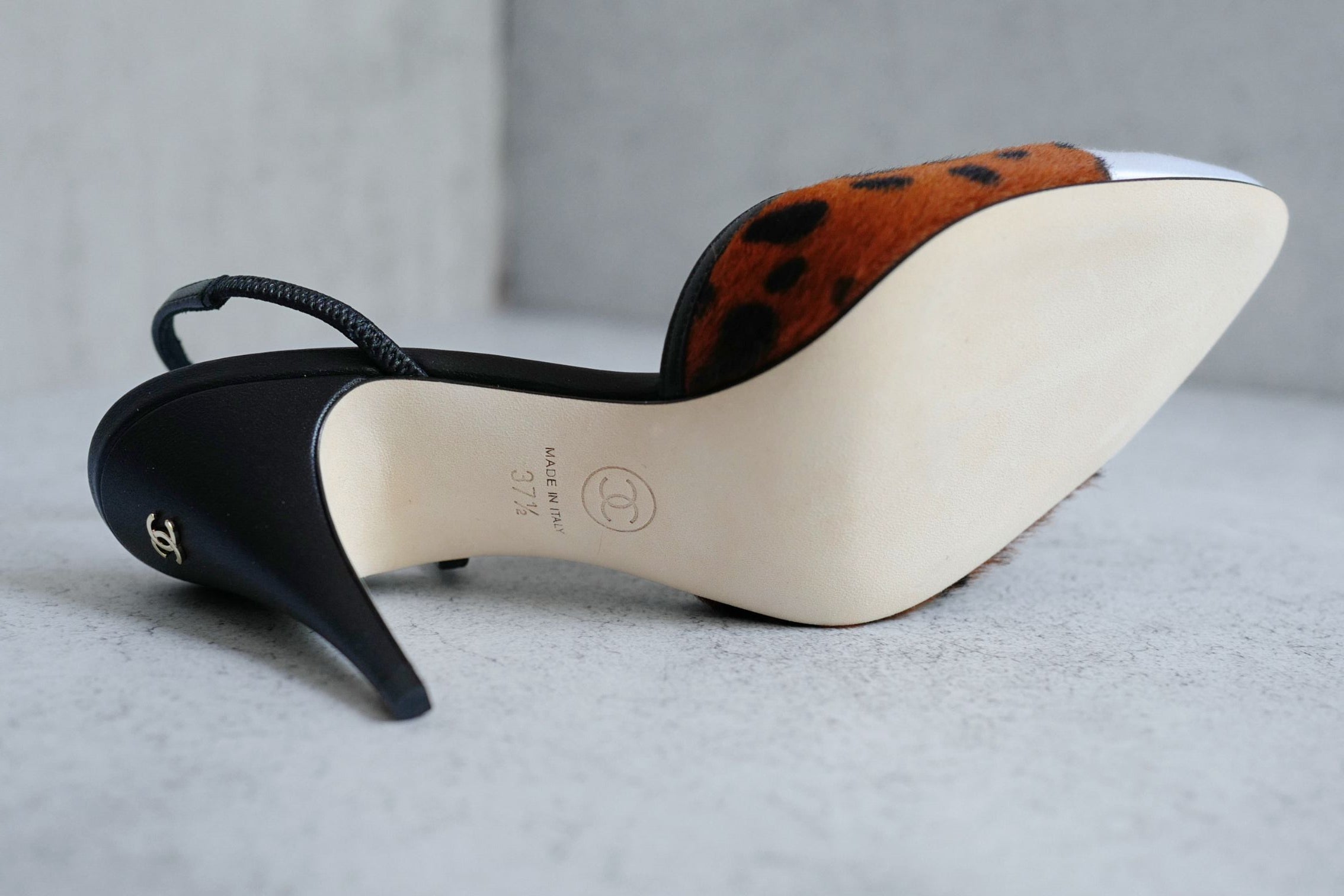 Chanel 26A Métiers d’Art Slingback Heels Brown/Black/White Leopard size 37.5