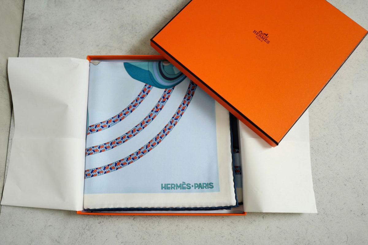 Hermes Derby 2000 Scarf 90 Bleu Ciel / Marine / Vieux Rose 100% Silk