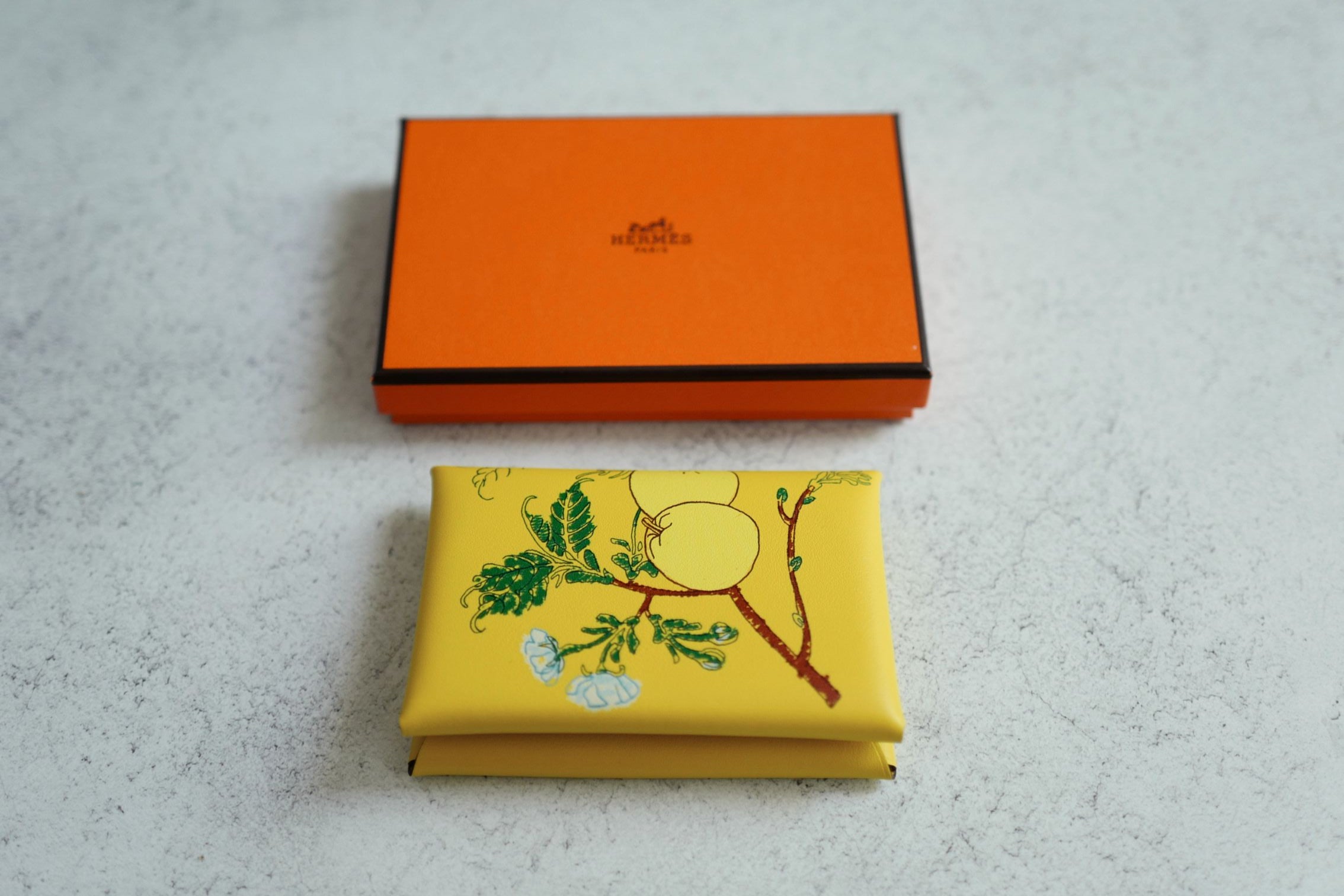 BNIB Limited Edition Hermès Calvi Duo Compact Card Holder Jaune De Naples PHW