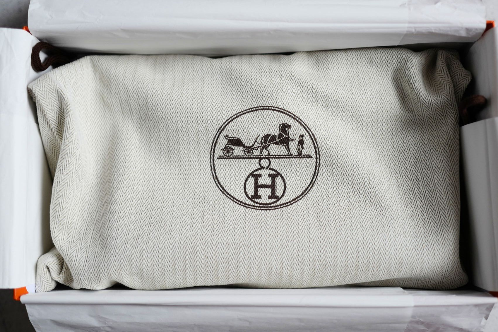 Hermès Kelly Pochette Gold Swift Leather Palladium Hardware K Stamp