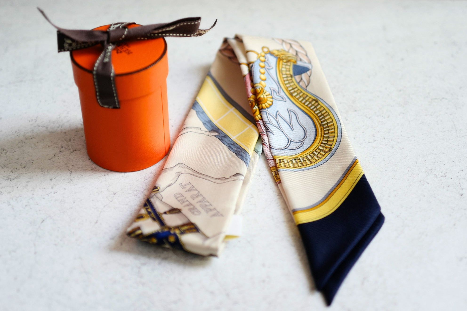 Hermès Twilly Grand Apparat Scarf Ivoire Marine Rose 100% Silk Twill