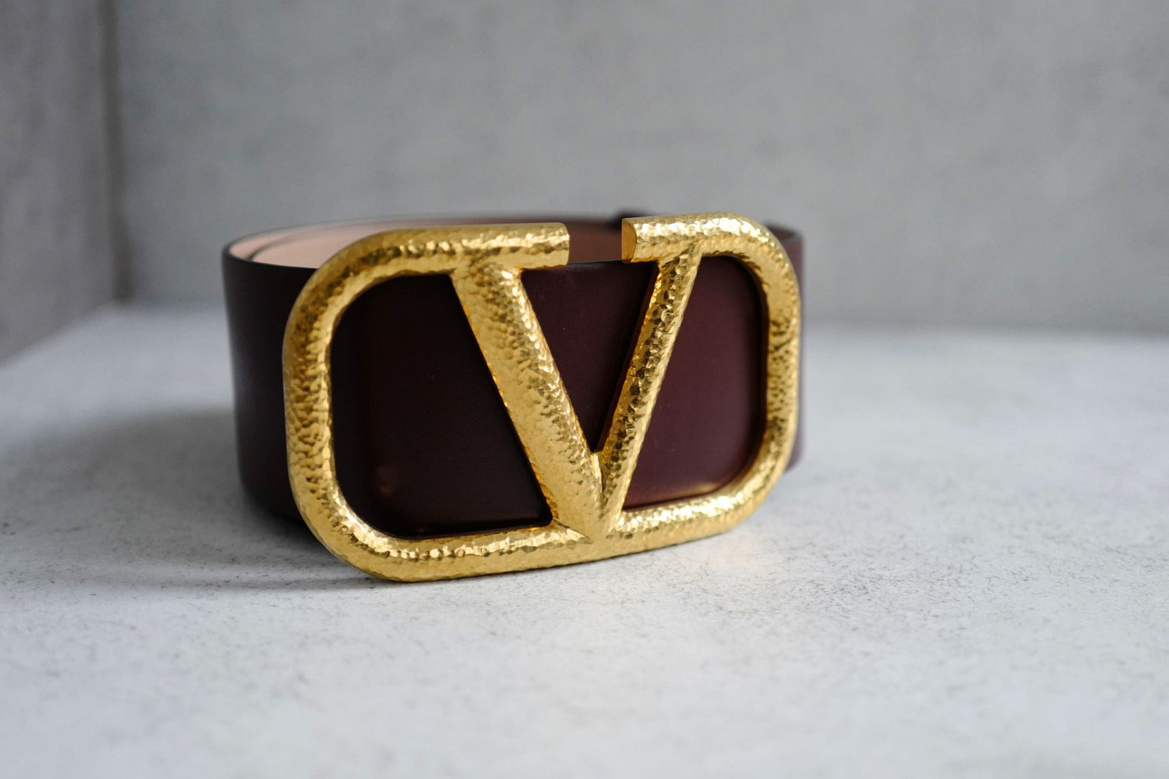 Valentino Vlogo Hammered Buckle Reversible Wide Signature Belt Burgundy/Blush