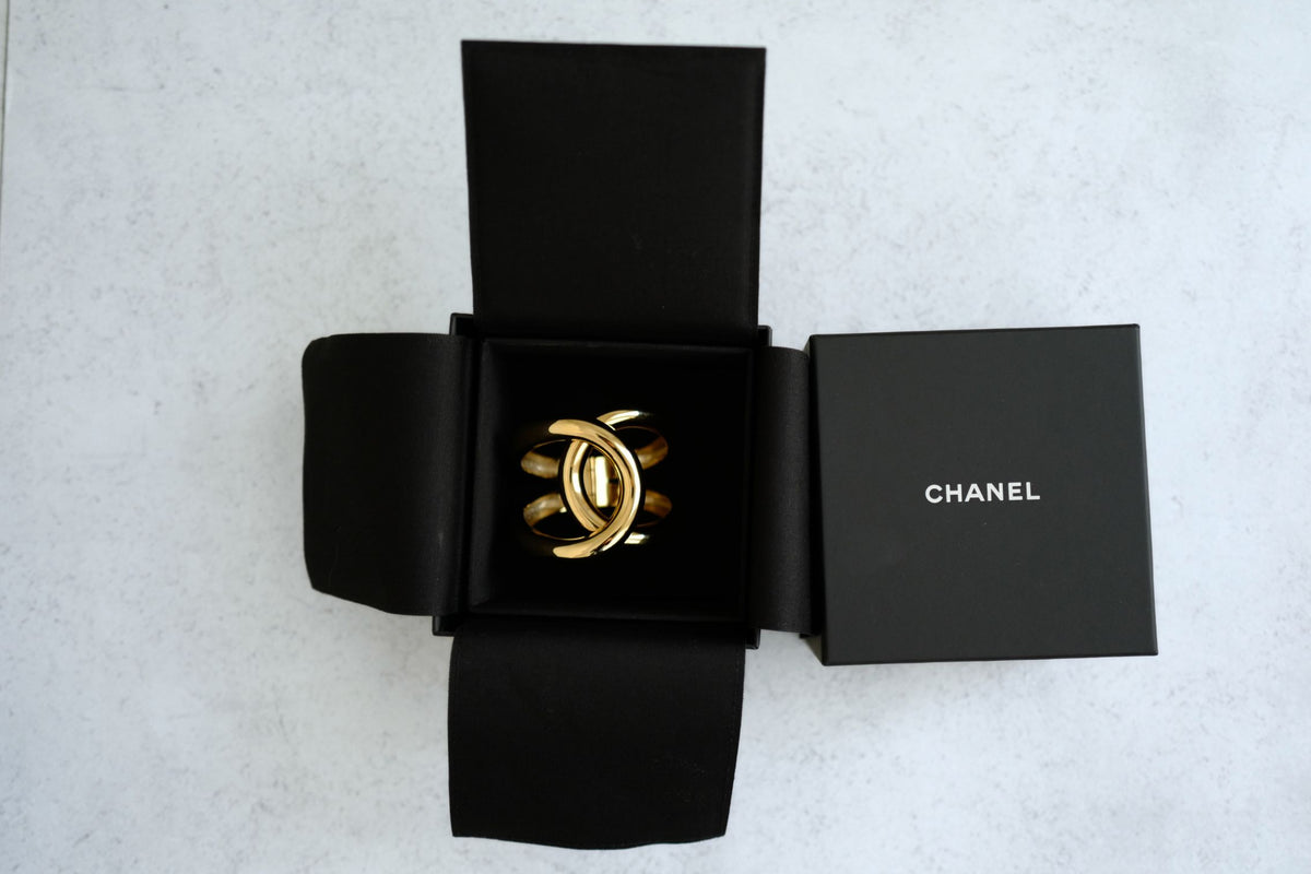 NEW Chanel 26K Cuff Bracelet Metal Gold Interlocking CC Logo
